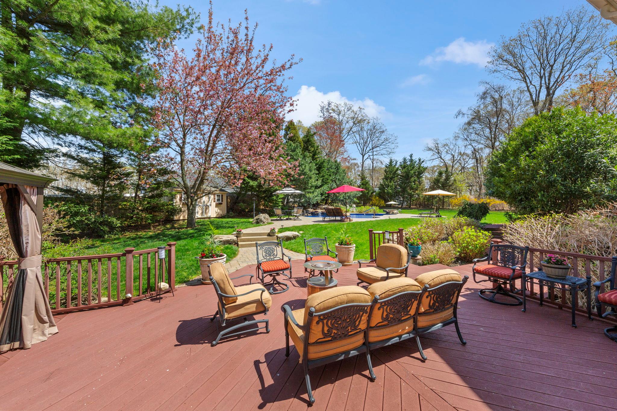 18 Windy Lane, Northport, NY 11768