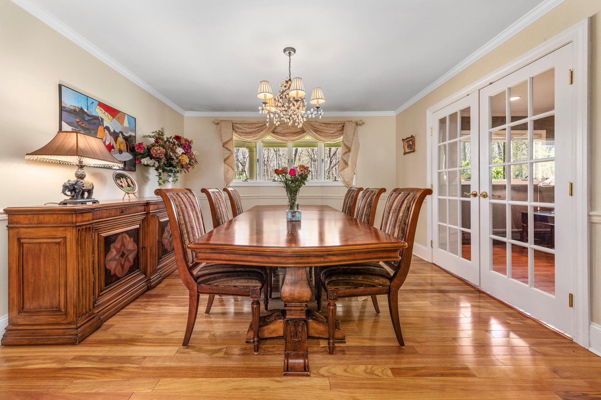 18 Windy Lane, Northport, NY 11768