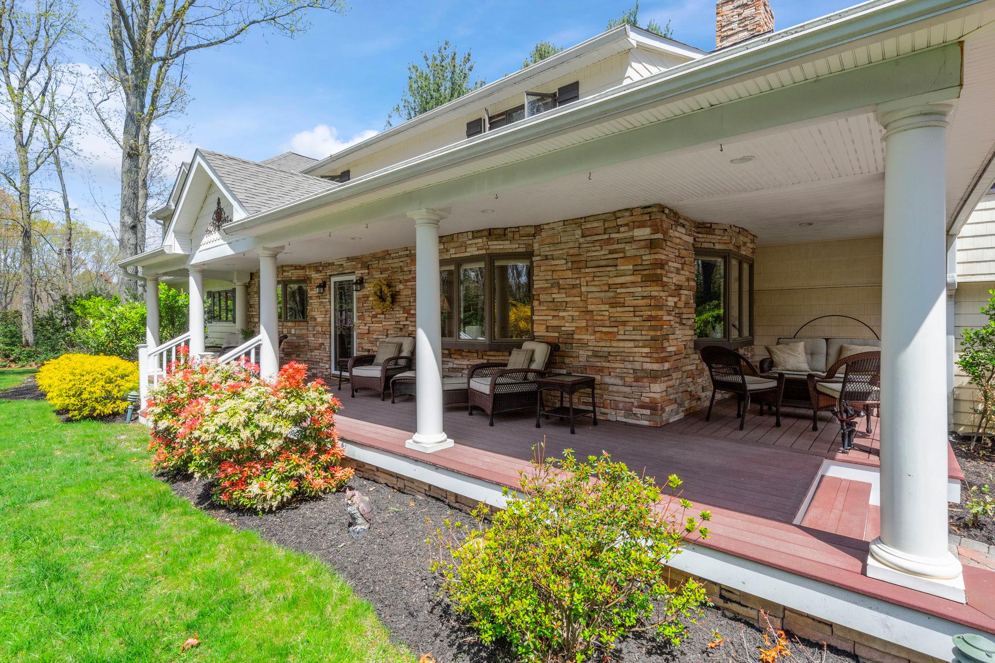 18 Windy Lane, Northport, NY 11768
