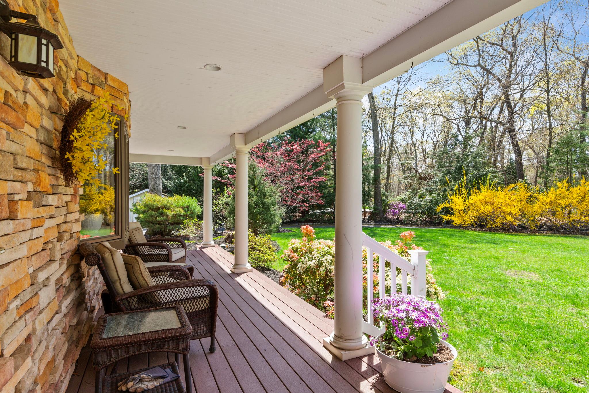 18 Windy Lane, Northport, NY 11768