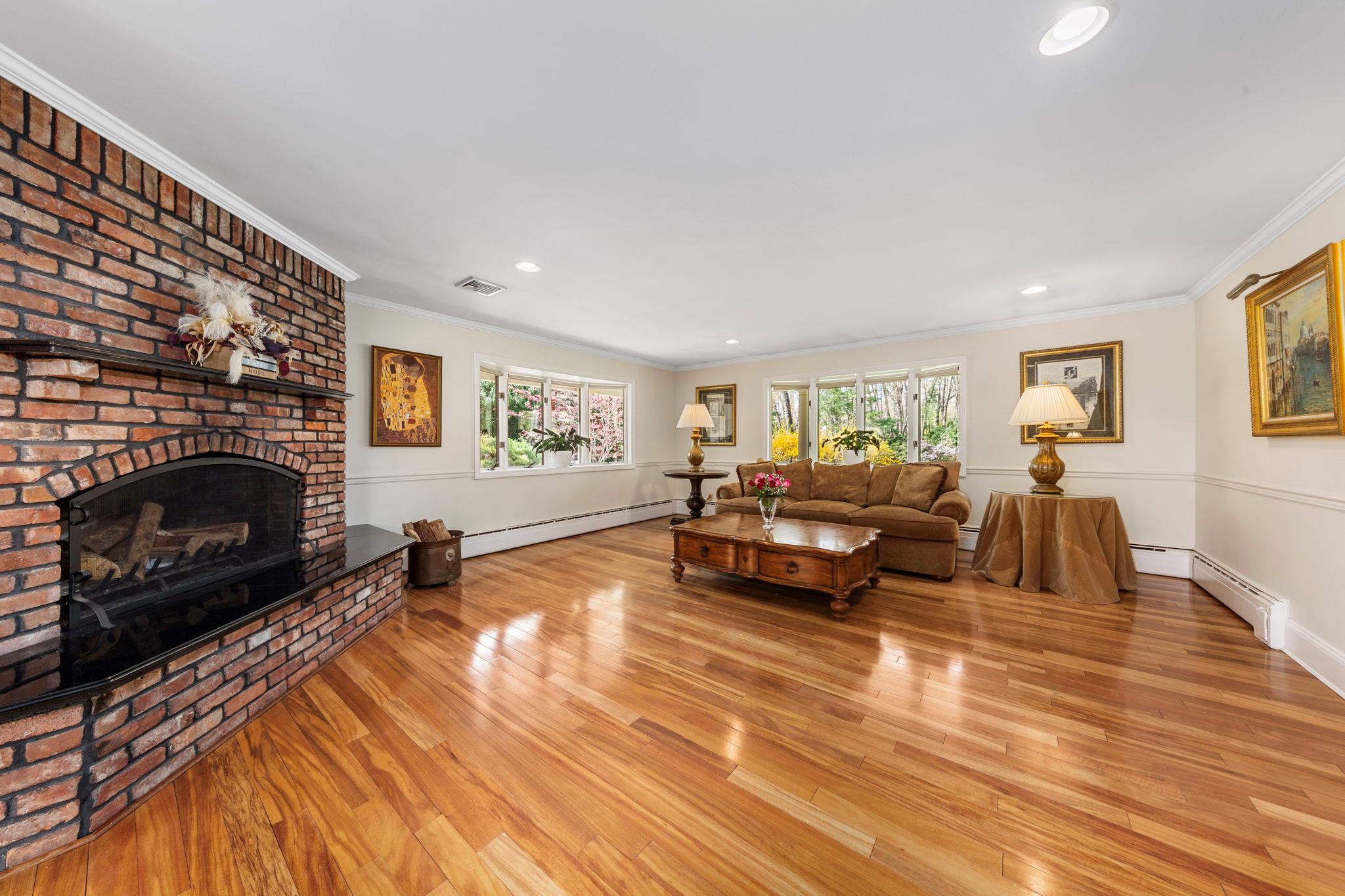 18 Windy Lane, Northport, NY 11768