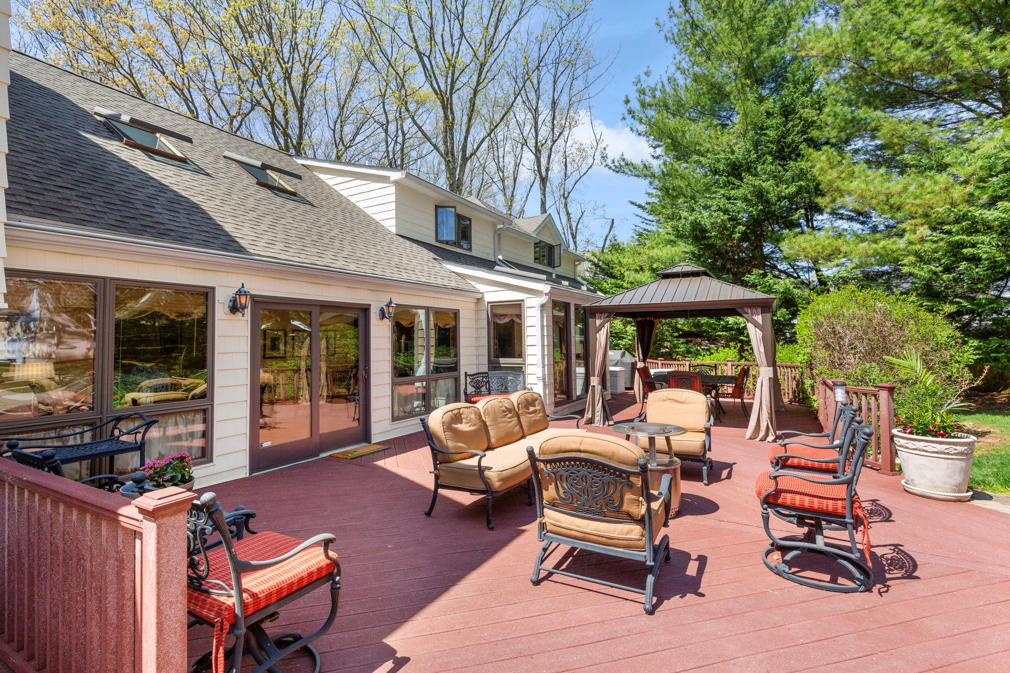 18 Windy Lane, Northport, NY 11768