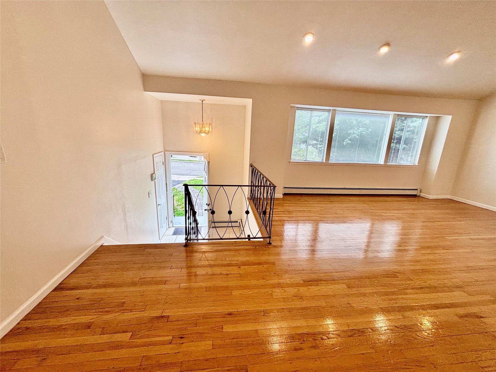 5 Elm Street, Great Neck, NY 11021-2317