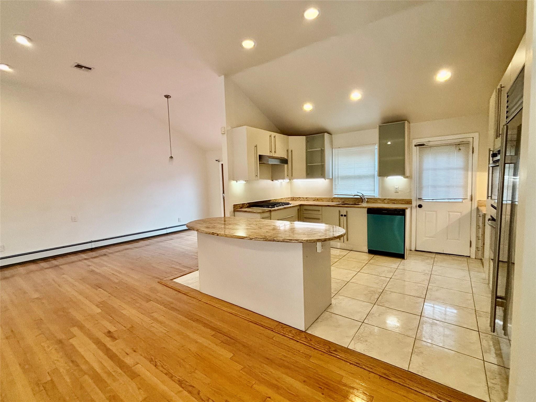 5 Elm Street, Great Neck, NY 11021-2317