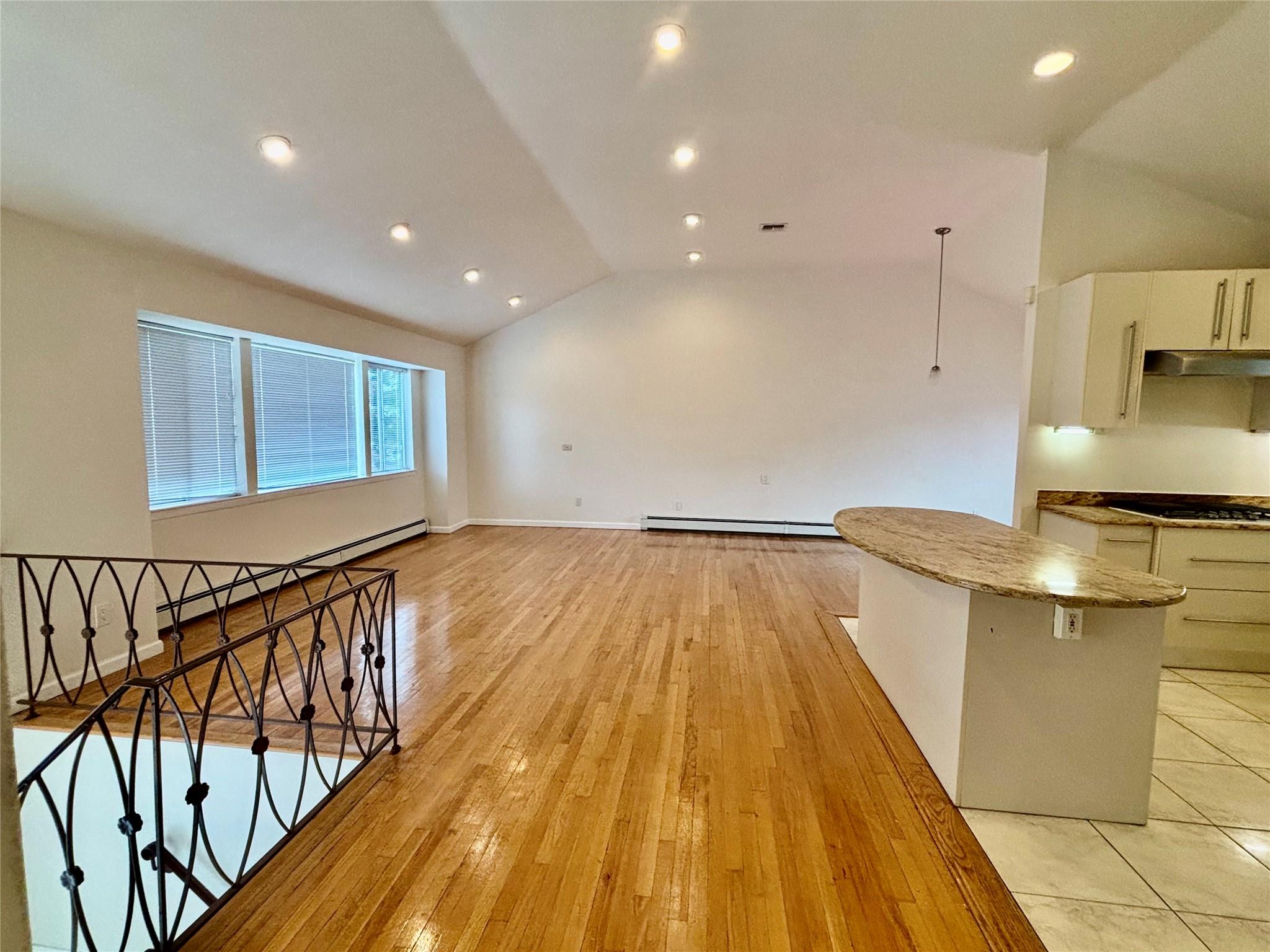 5 Elm Street, Great Neck, NY 11021-2317
