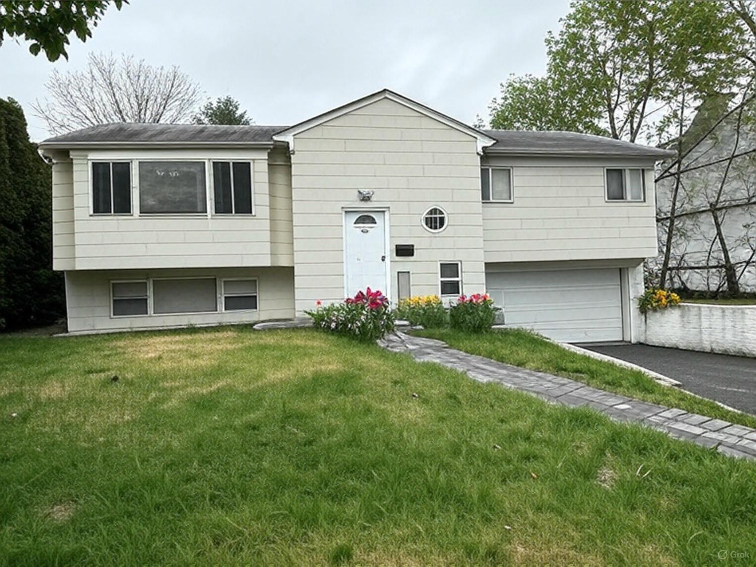 5 Elm Street, Great Neck, NY 11021-2317