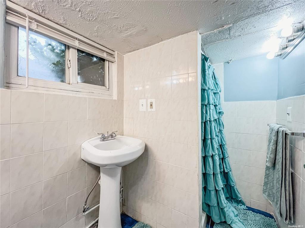 600 1st Avenue, New Hyde Park, NY 11040
