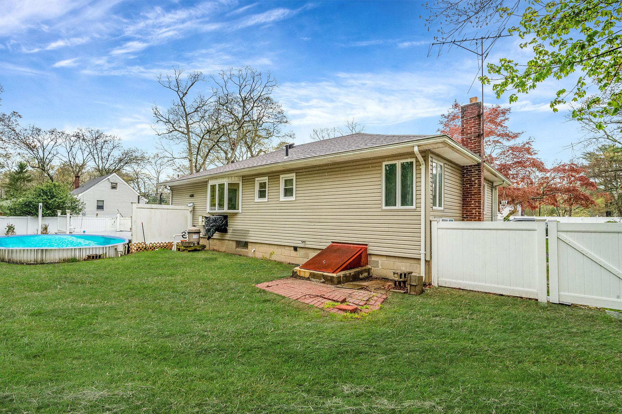 8 Landsberger Street, Yaphank, NY 11980