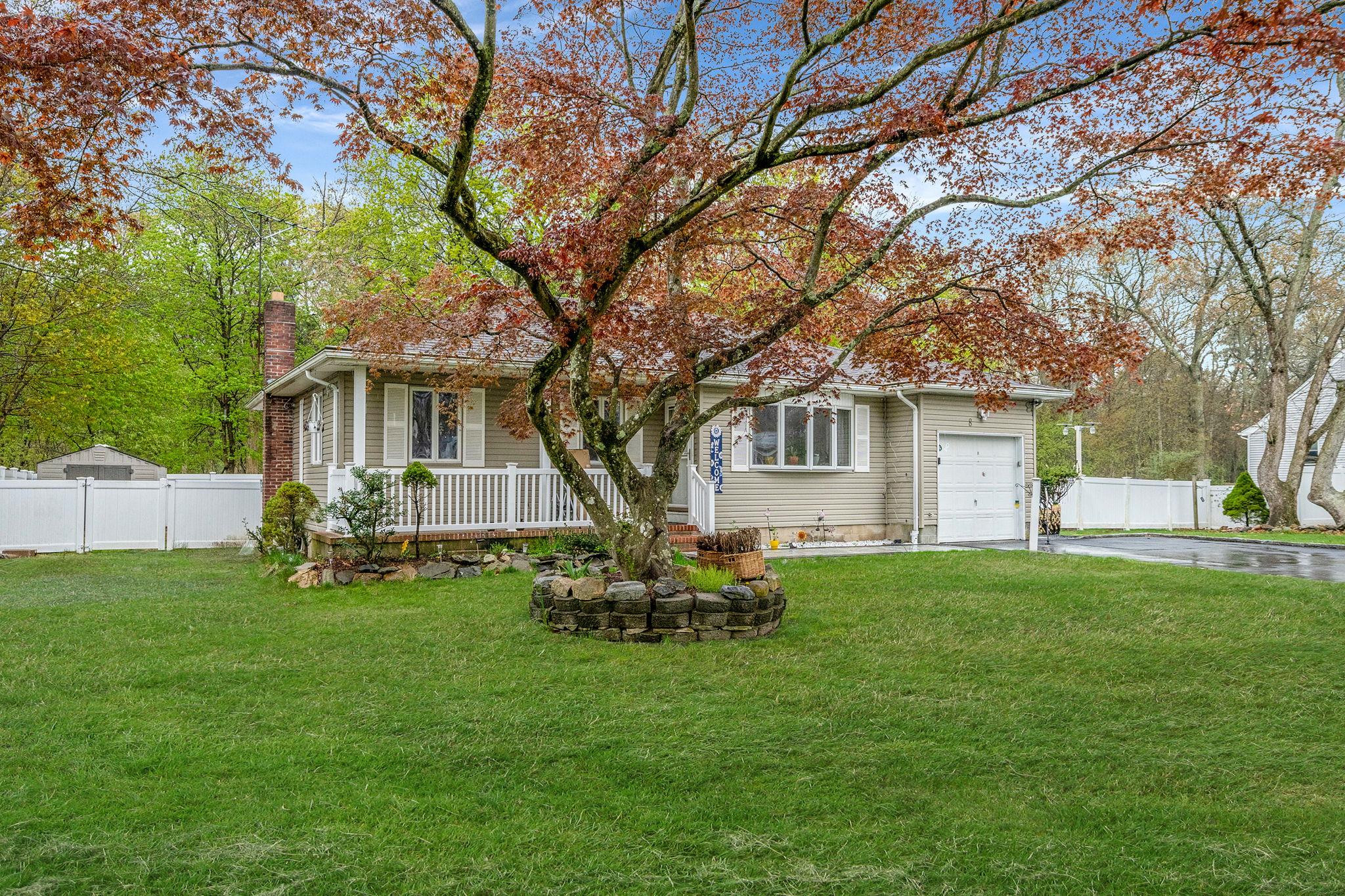 8 Landsberger Street, Yaphank, NY 11980