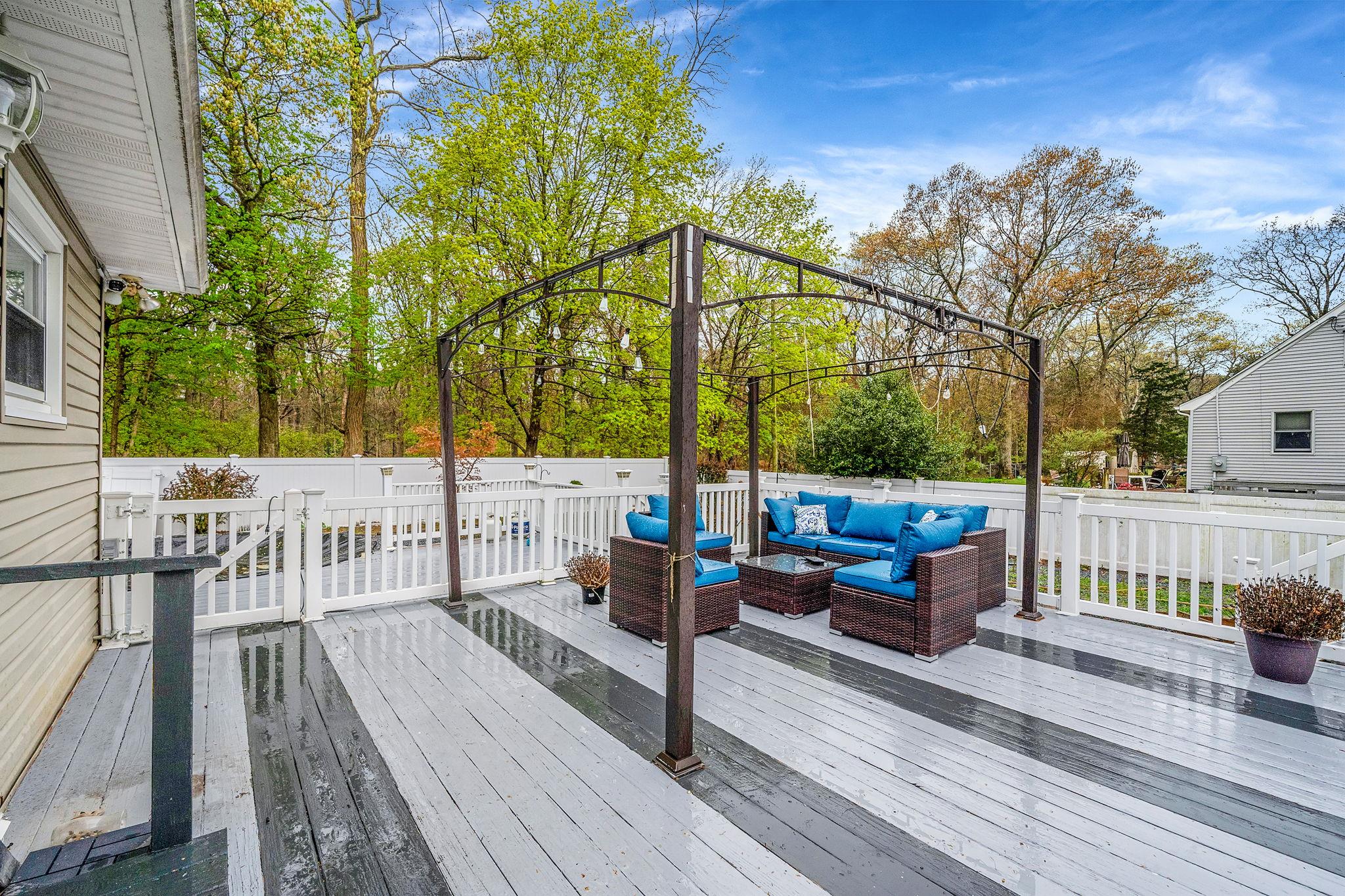 8 Landsberger Street, Yaphank, NY 11980