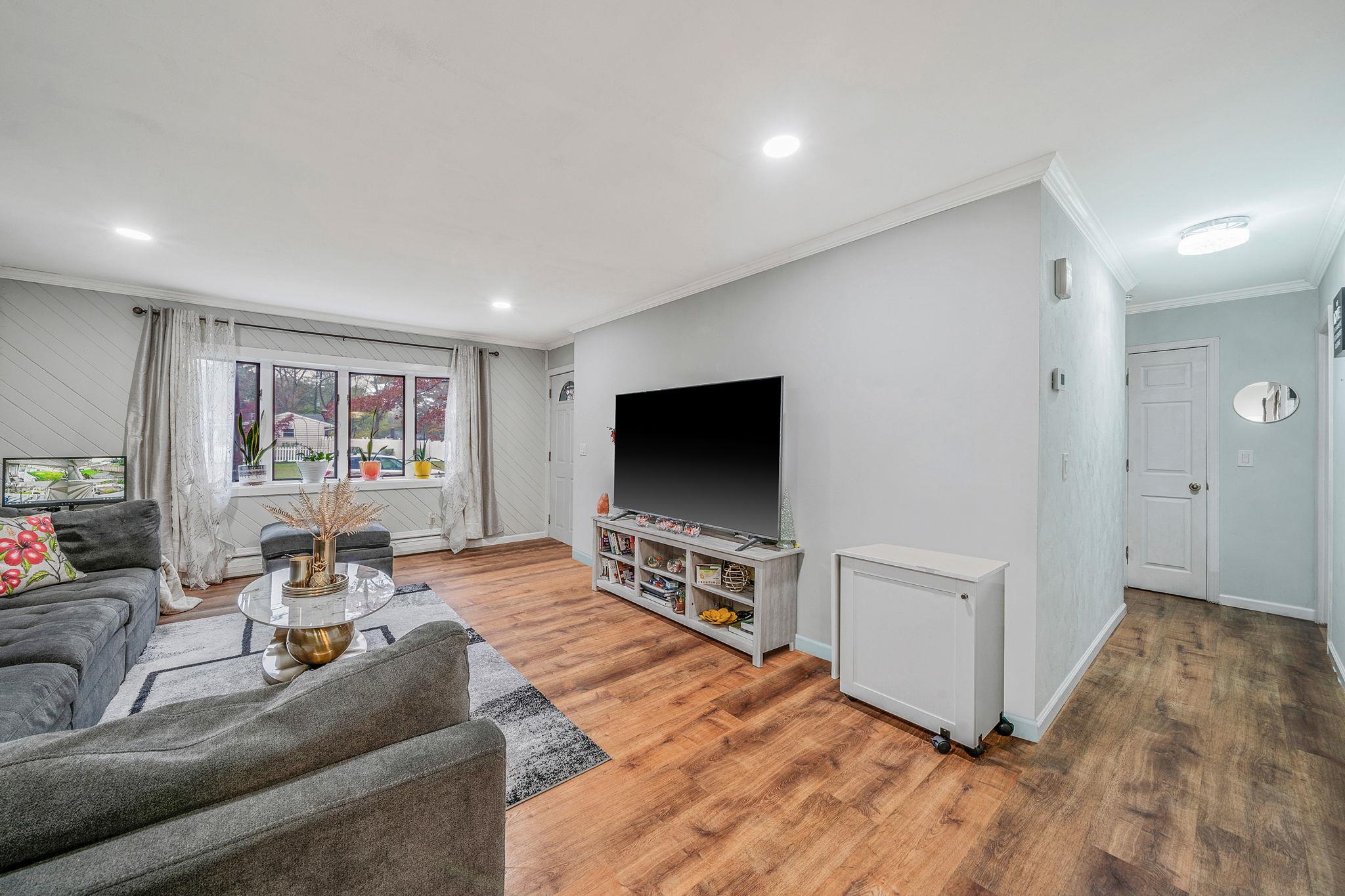 8 Landsberger Street, Yaphank, NY 11980