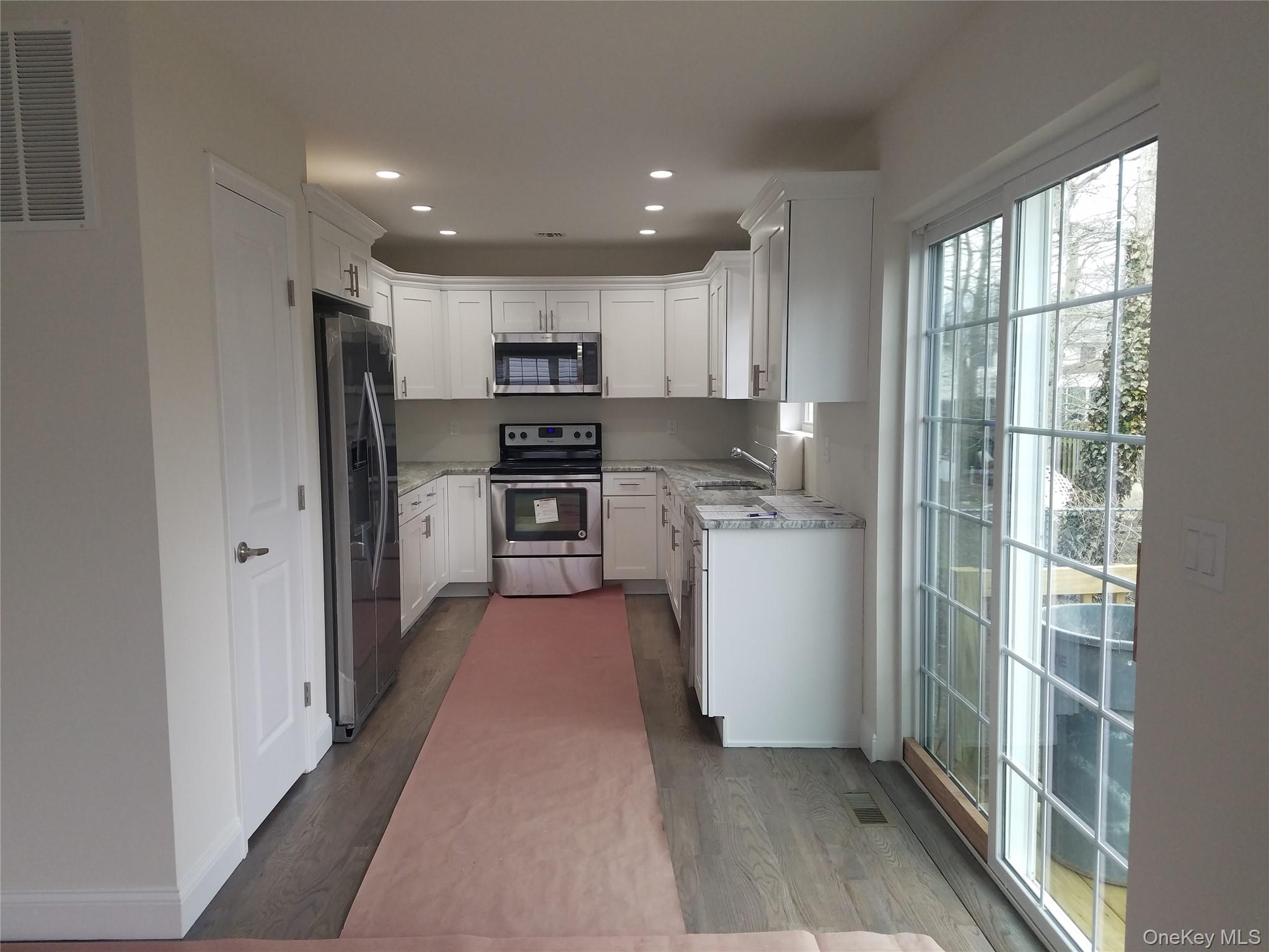 N/C ROBINSON Drive, Shirley, NY 11967