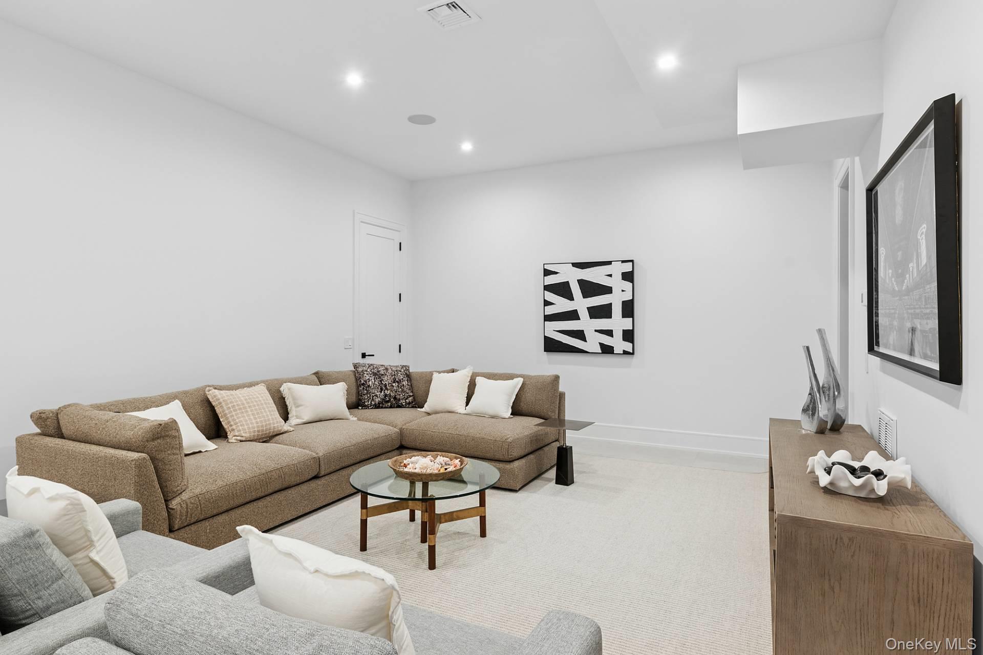 121 David Whites Lane, Southampton, NY 11968