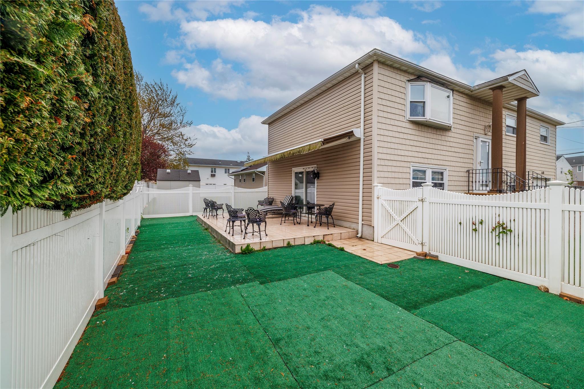 68 Lincoln Avenue, Harbor Isle, NY 11558