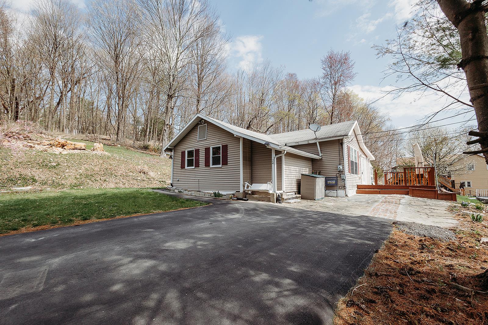24 Sky Top Road, Bloomingburg, NY 12721