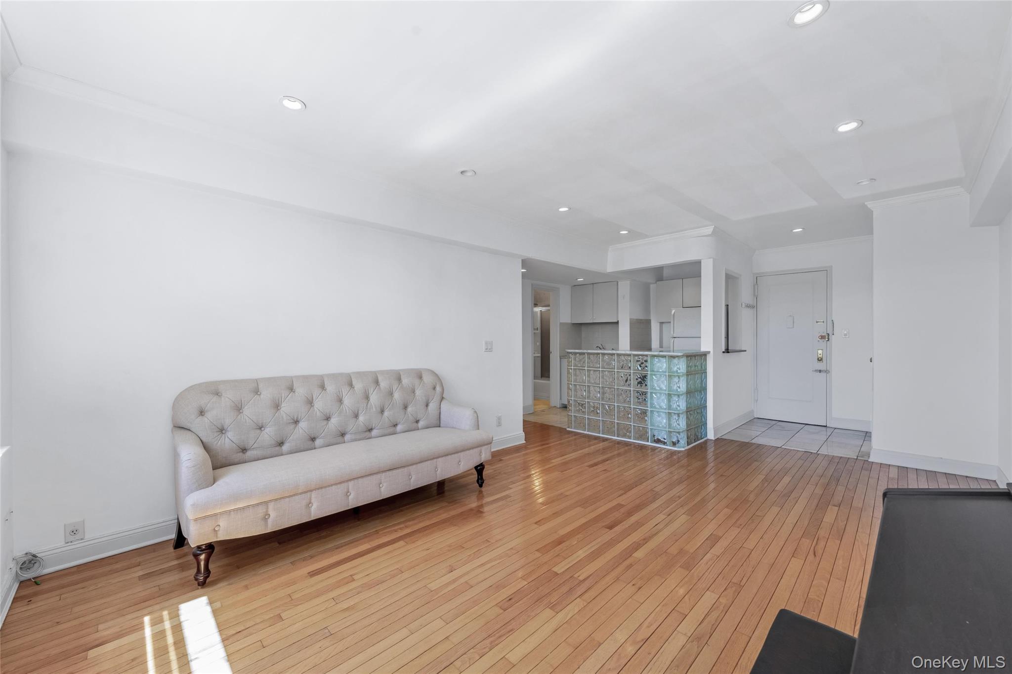 15 Canterbury Road # C23, Great Neck, NY 11021