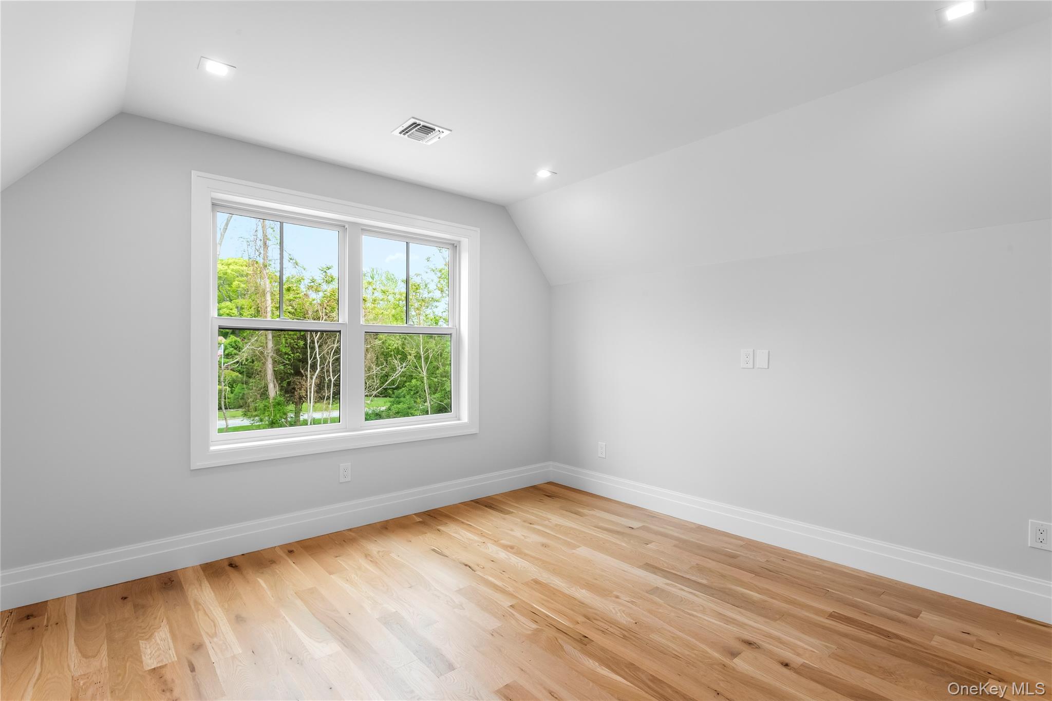 33 Lagoon Court, South Jamesport, NY 11901