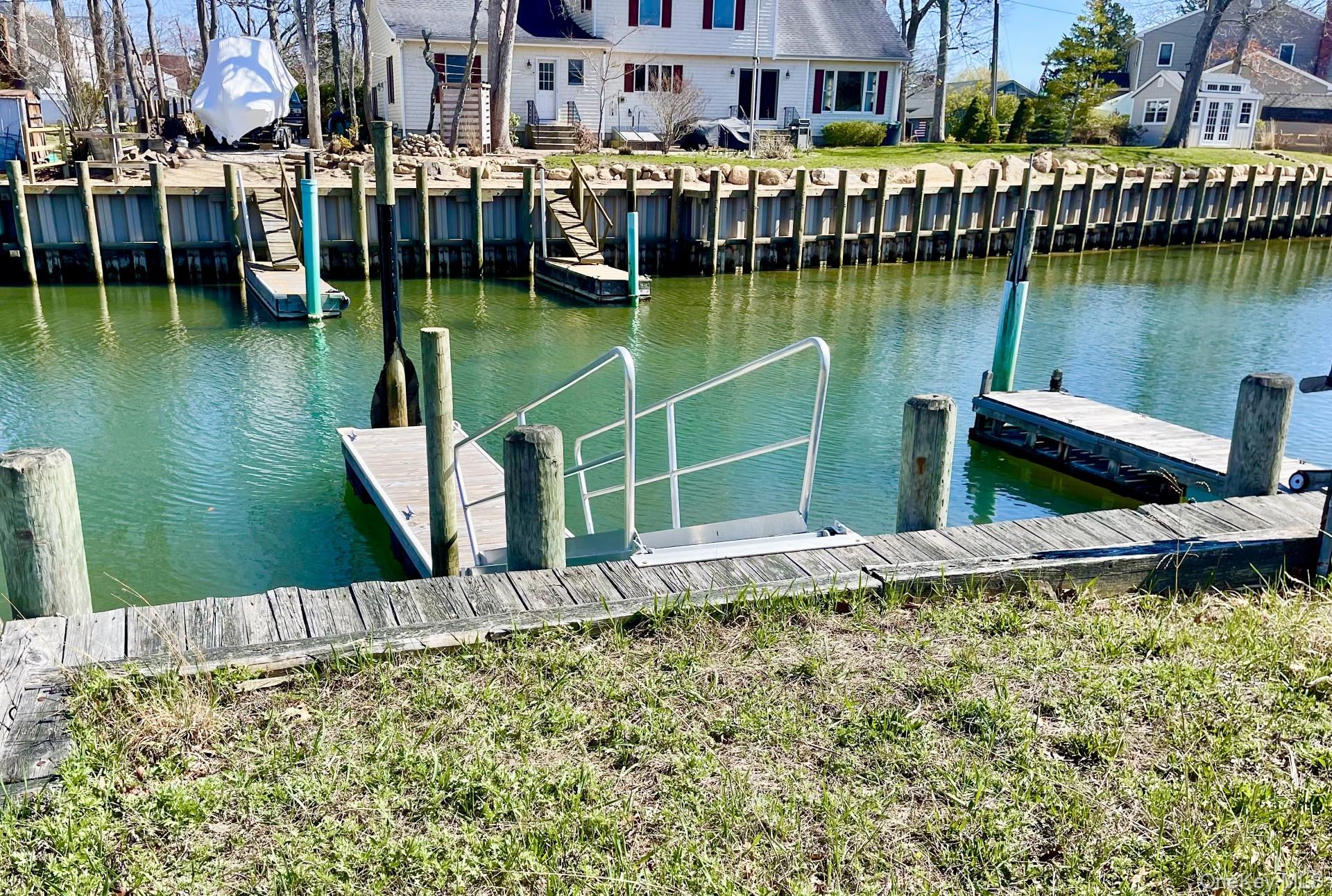 33 Lagoon Court, South Jamesport, NY 11901