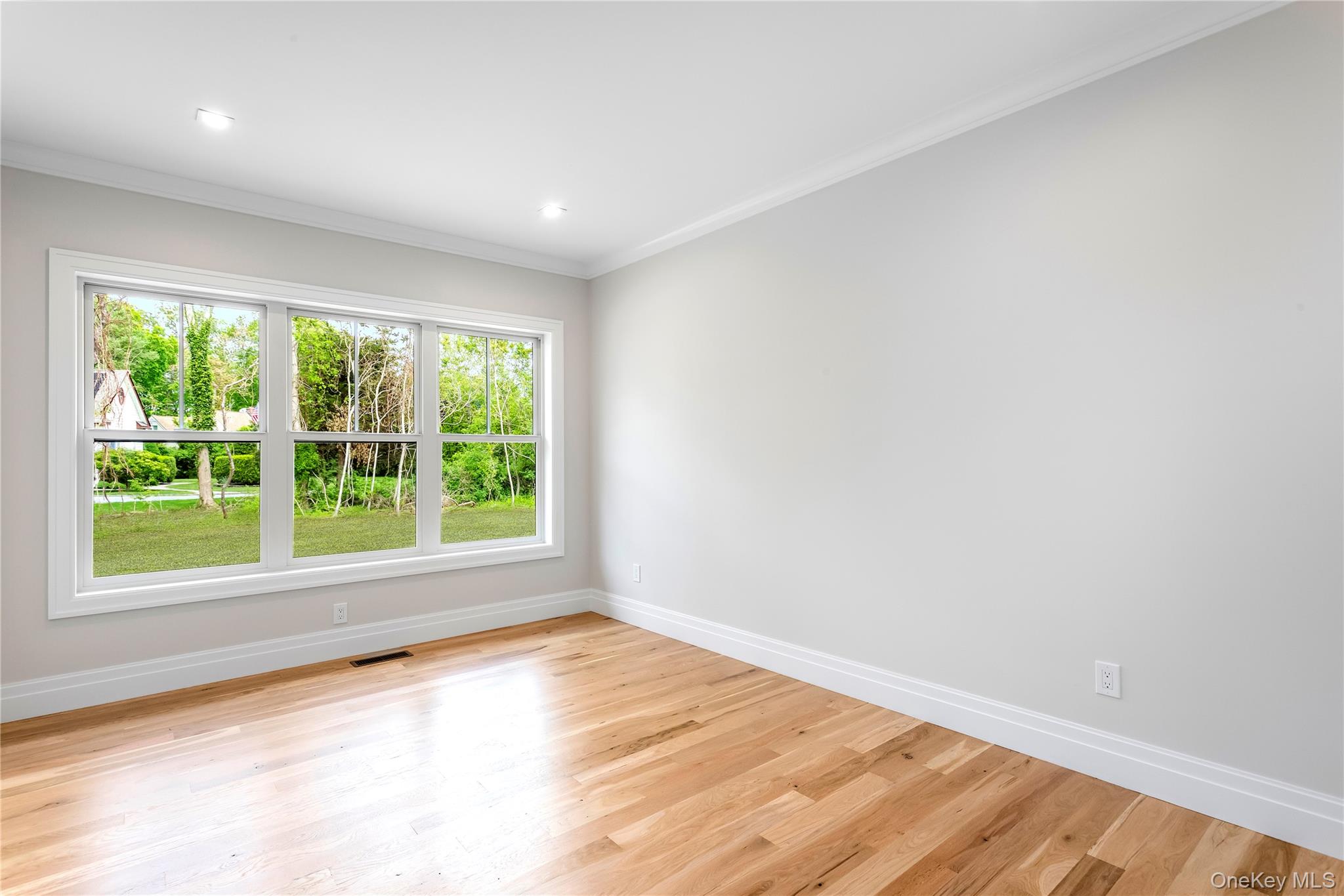 33 Lagoon Court, South Jamesport, NY 11901