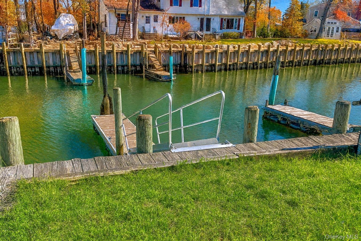 33 Lagoon Court, South Jamesport, NY 11901