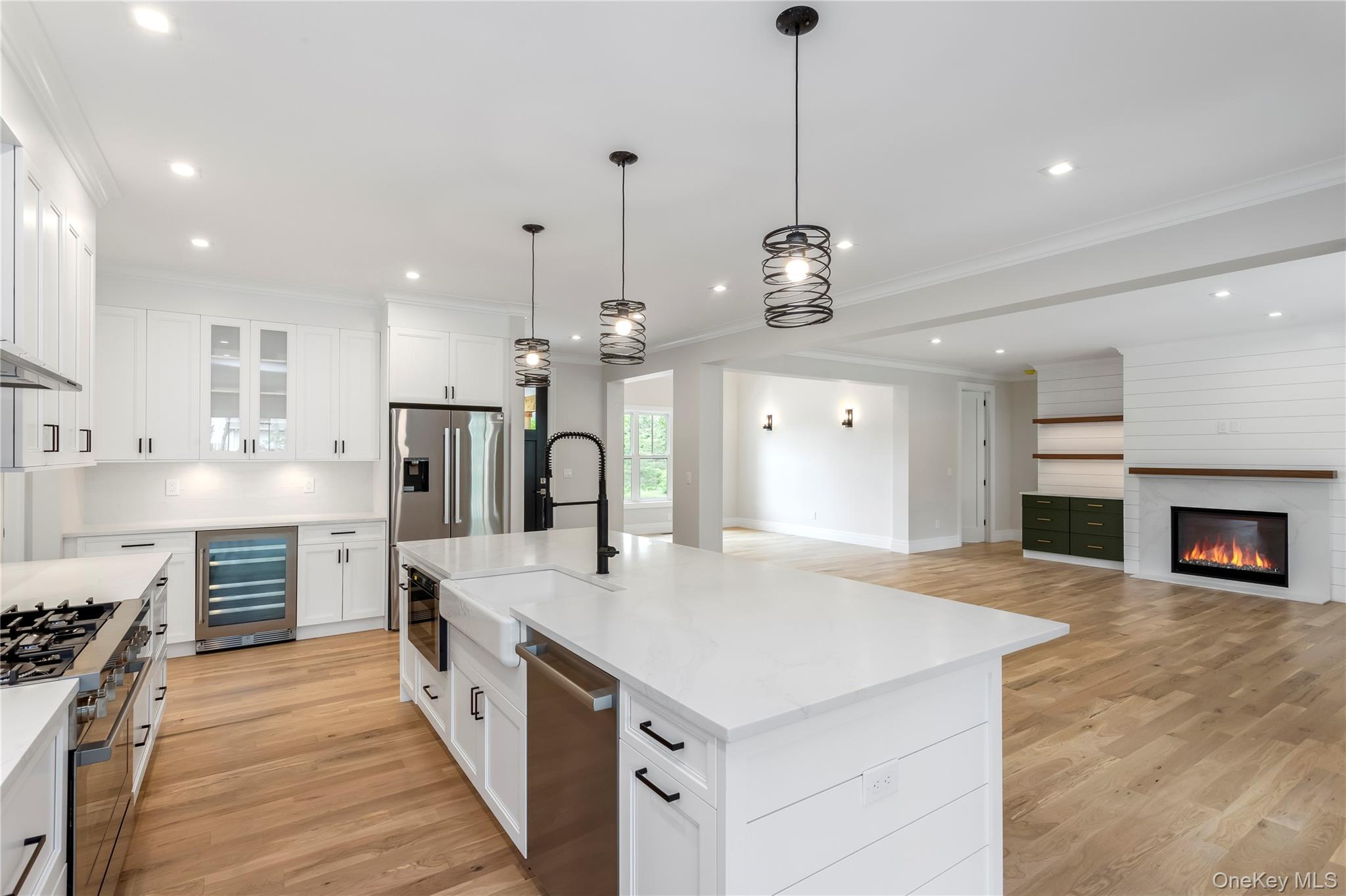 33 Lagoon Court, South Jamesport, NY 11901