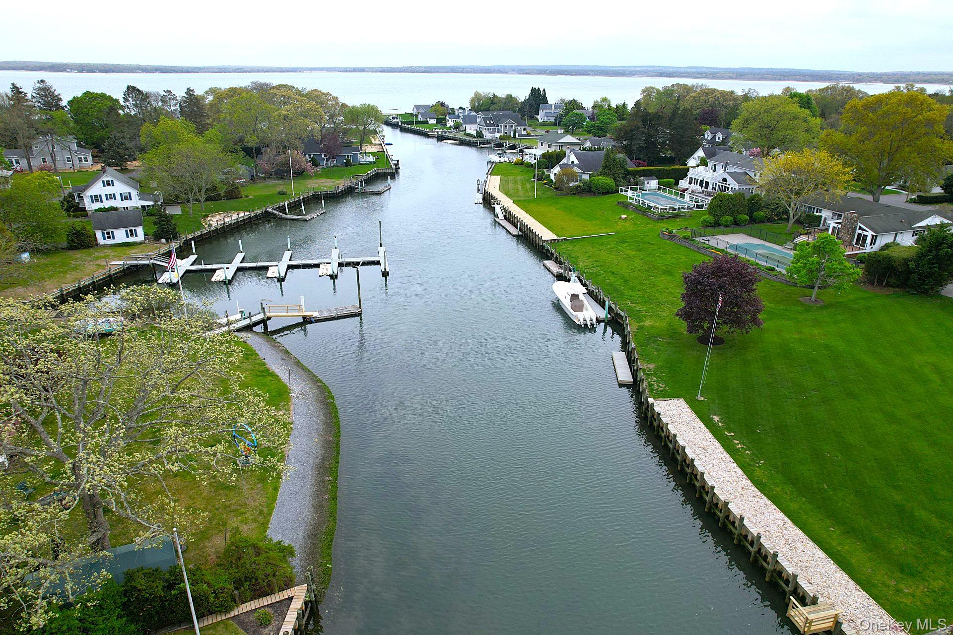 33 Lagoon Court, South Jamesport, NY 11901