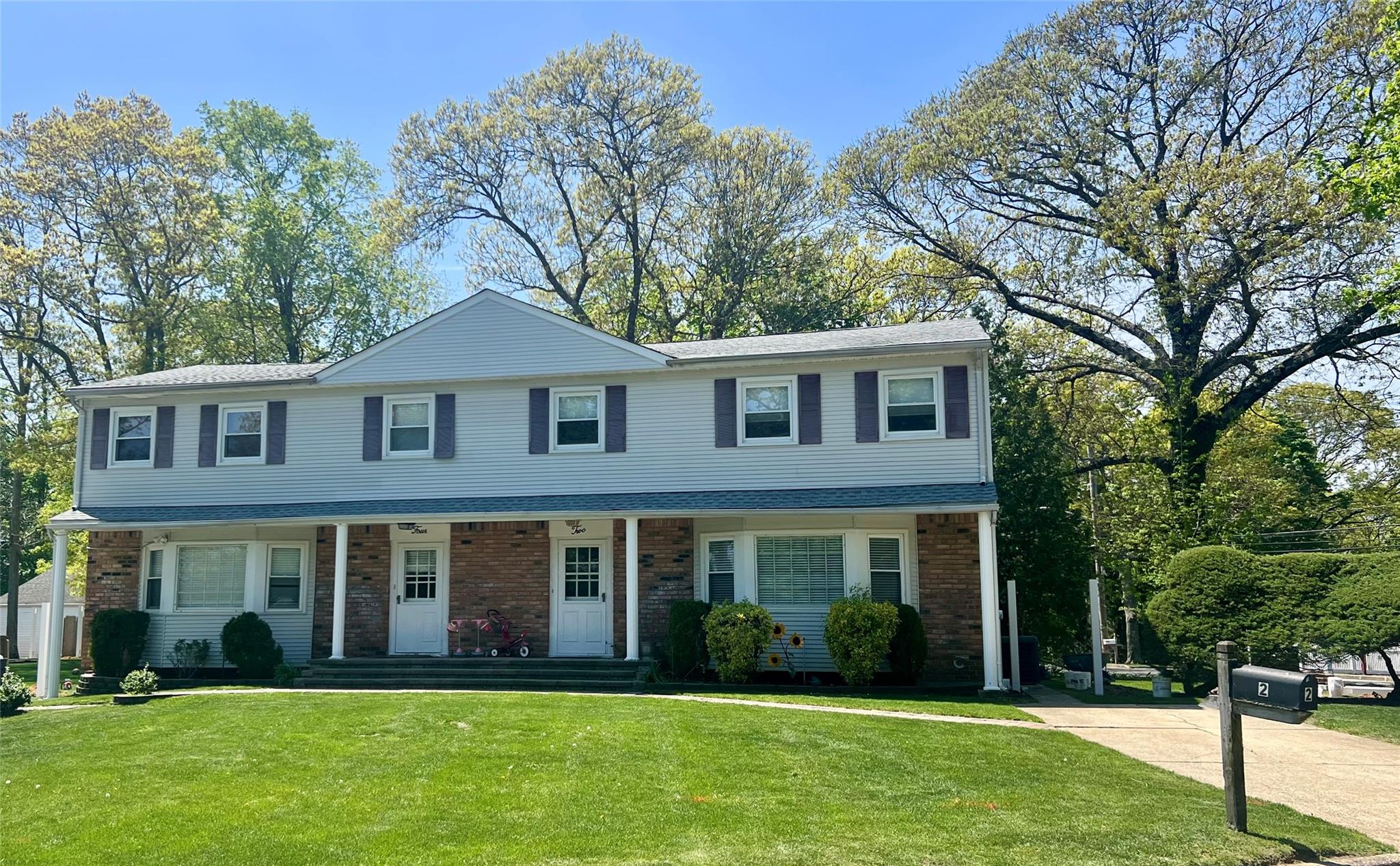 2 Sundale Court, Smithtown, NY 11787