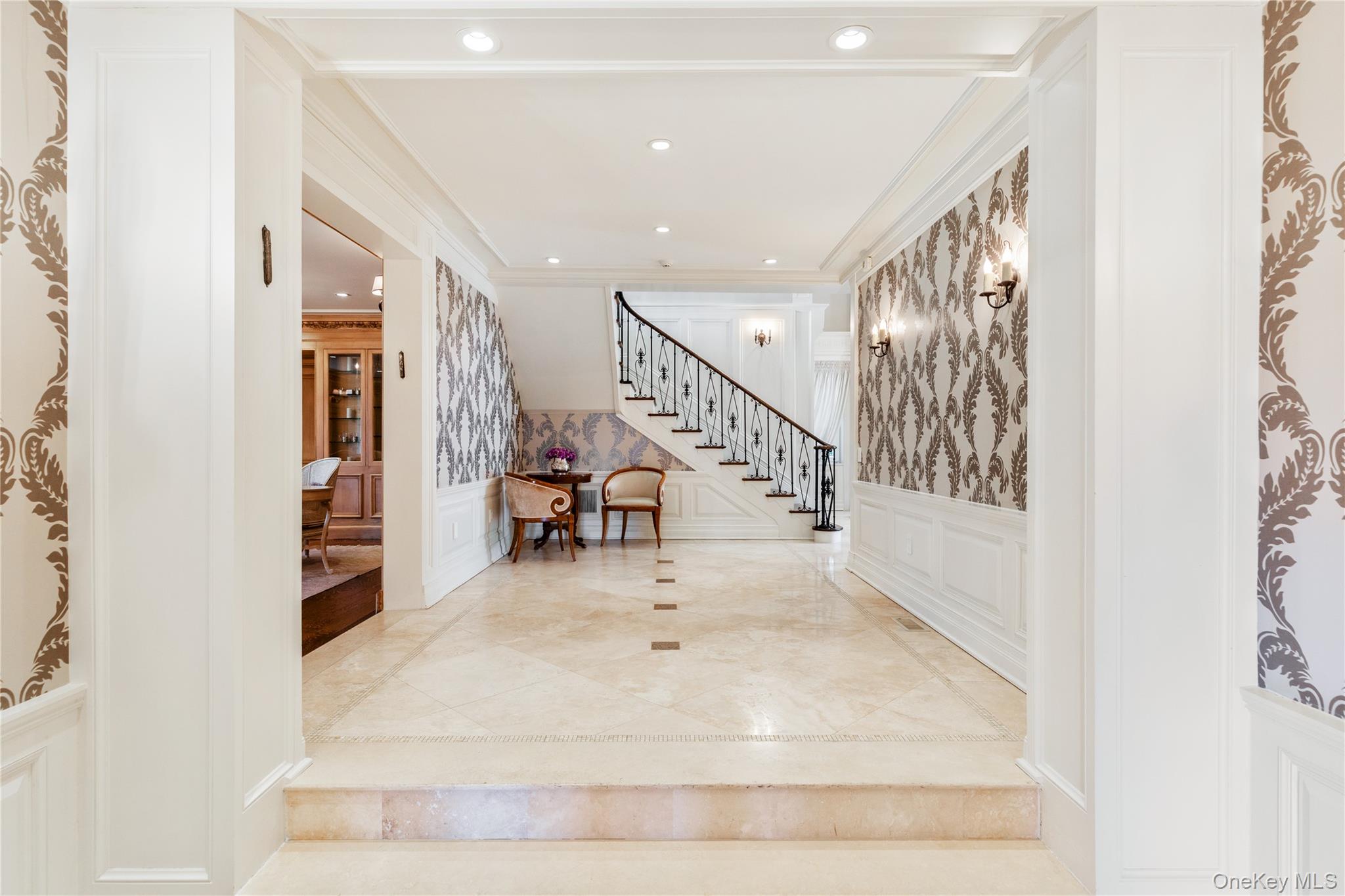 6B Blue Sea Lane, Great Neck, NY 11024