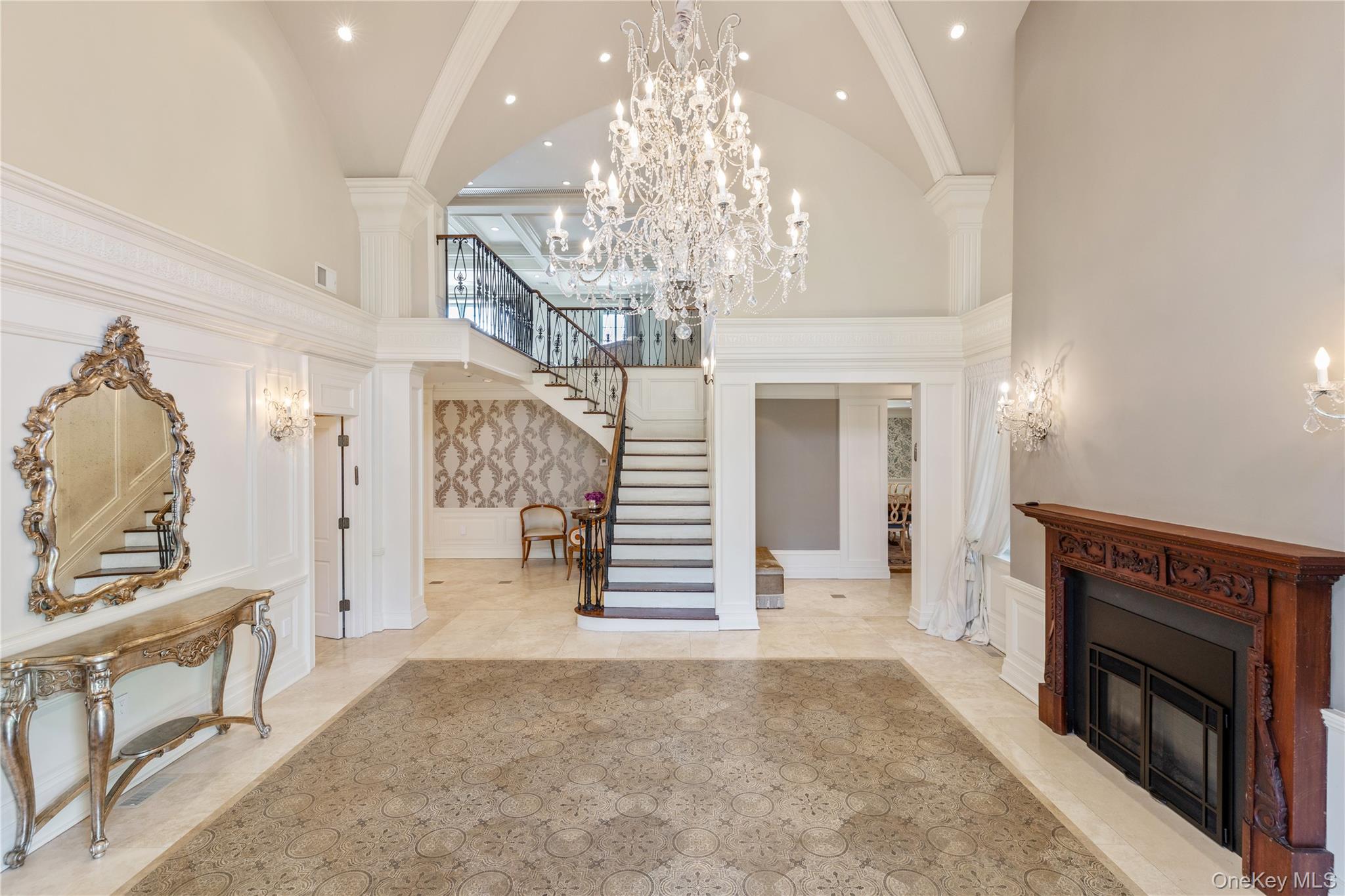 6B Blue Sea Lane, Great Neck, NY 11024