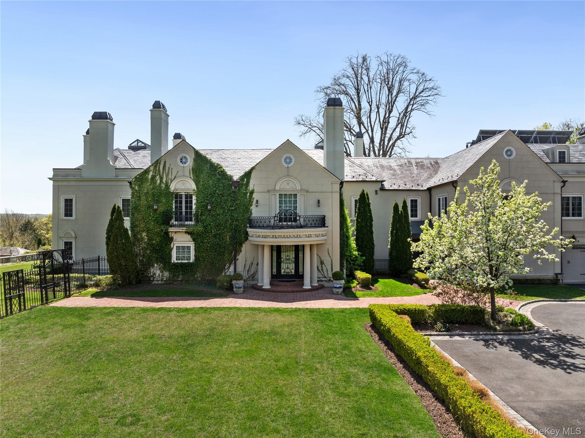 6B Blue Sea Lane, Great Neck, NY 11024