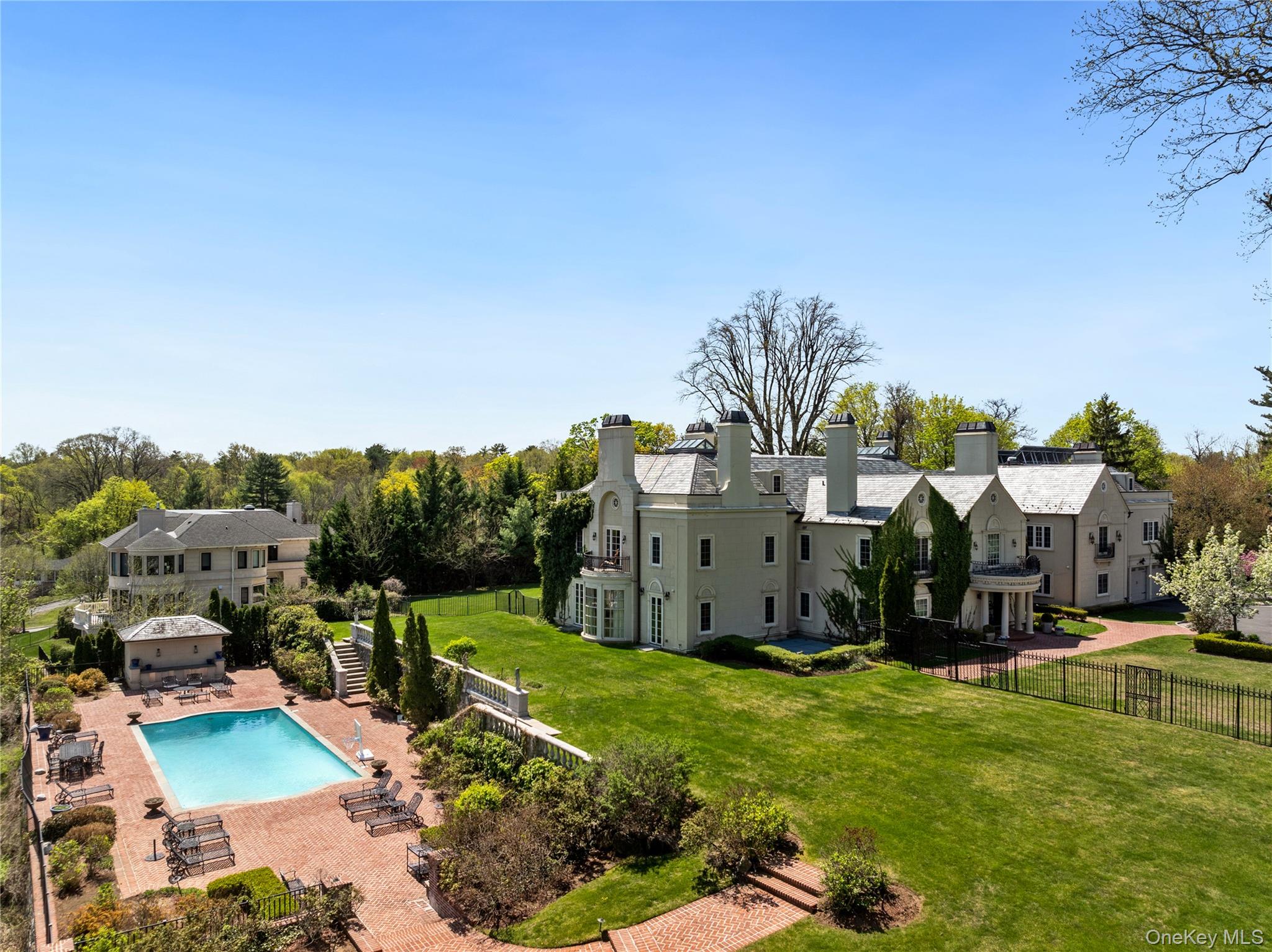 6B Blue Sea Lane, Great Neck, NY 11024