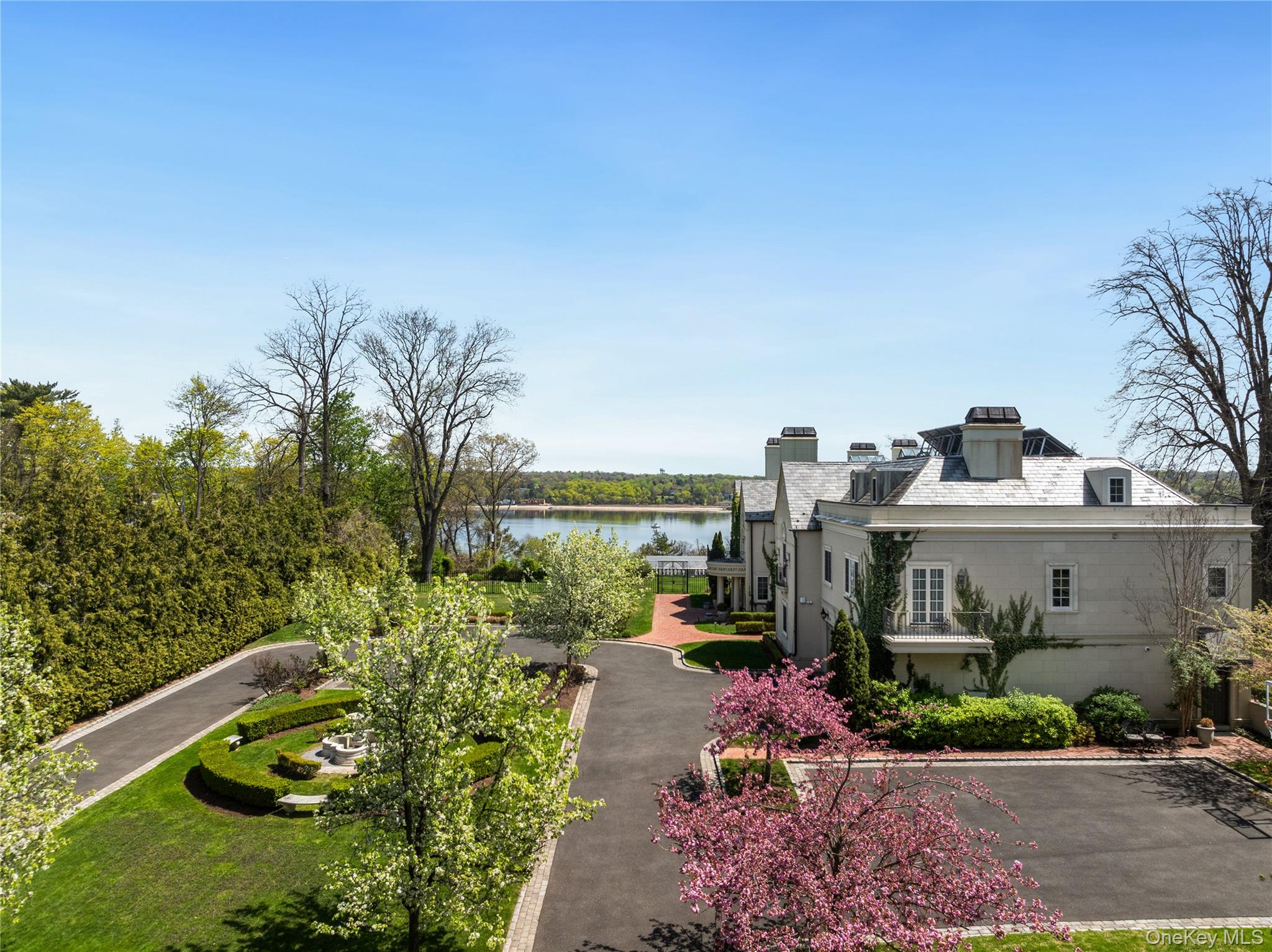 6B Blue Sea Lane, Great Neck, NY 11024