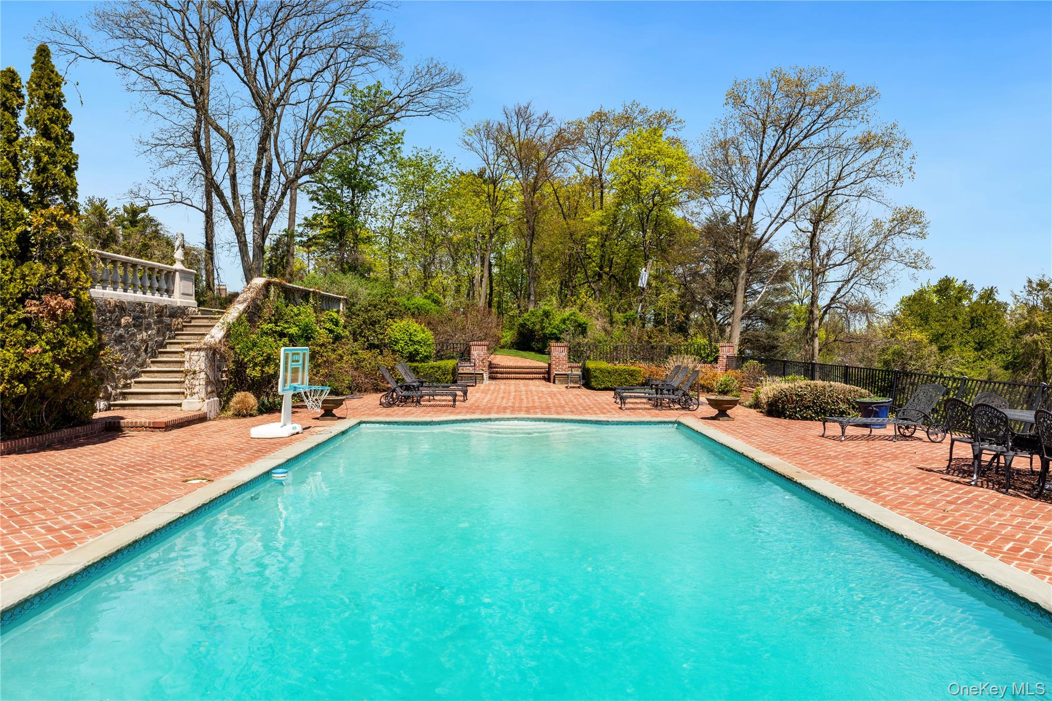 6B Blue Sea Lane, Great Neck, NY 11024