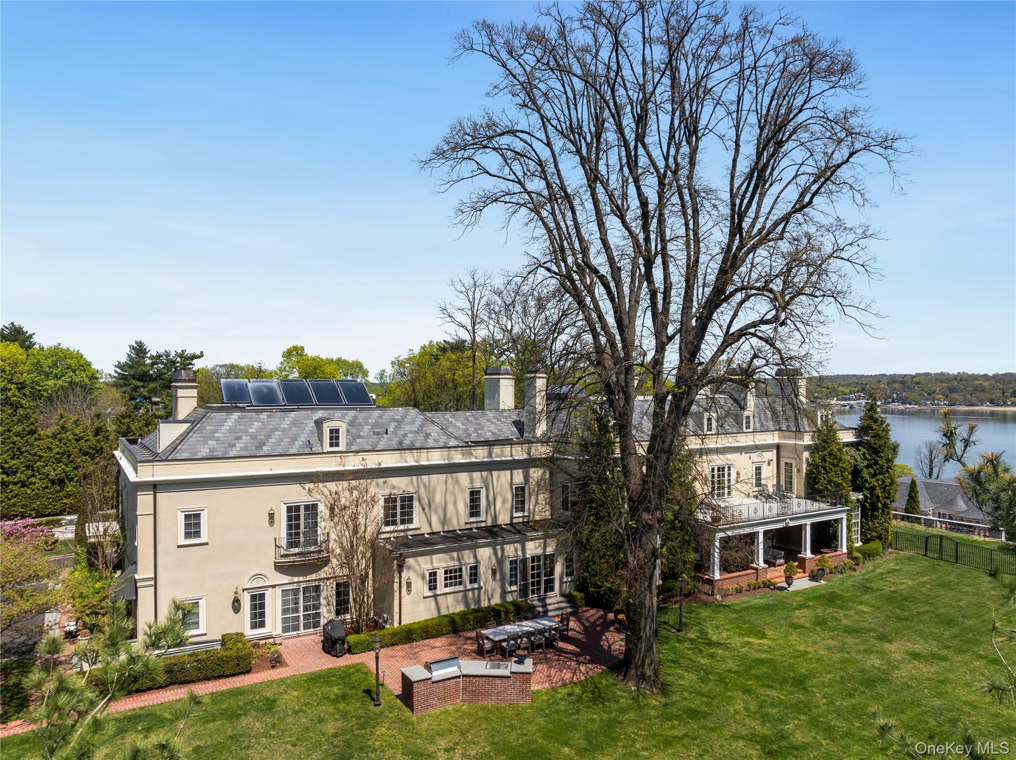 6B Blue Sea Lane, Great Neck, NY 11024