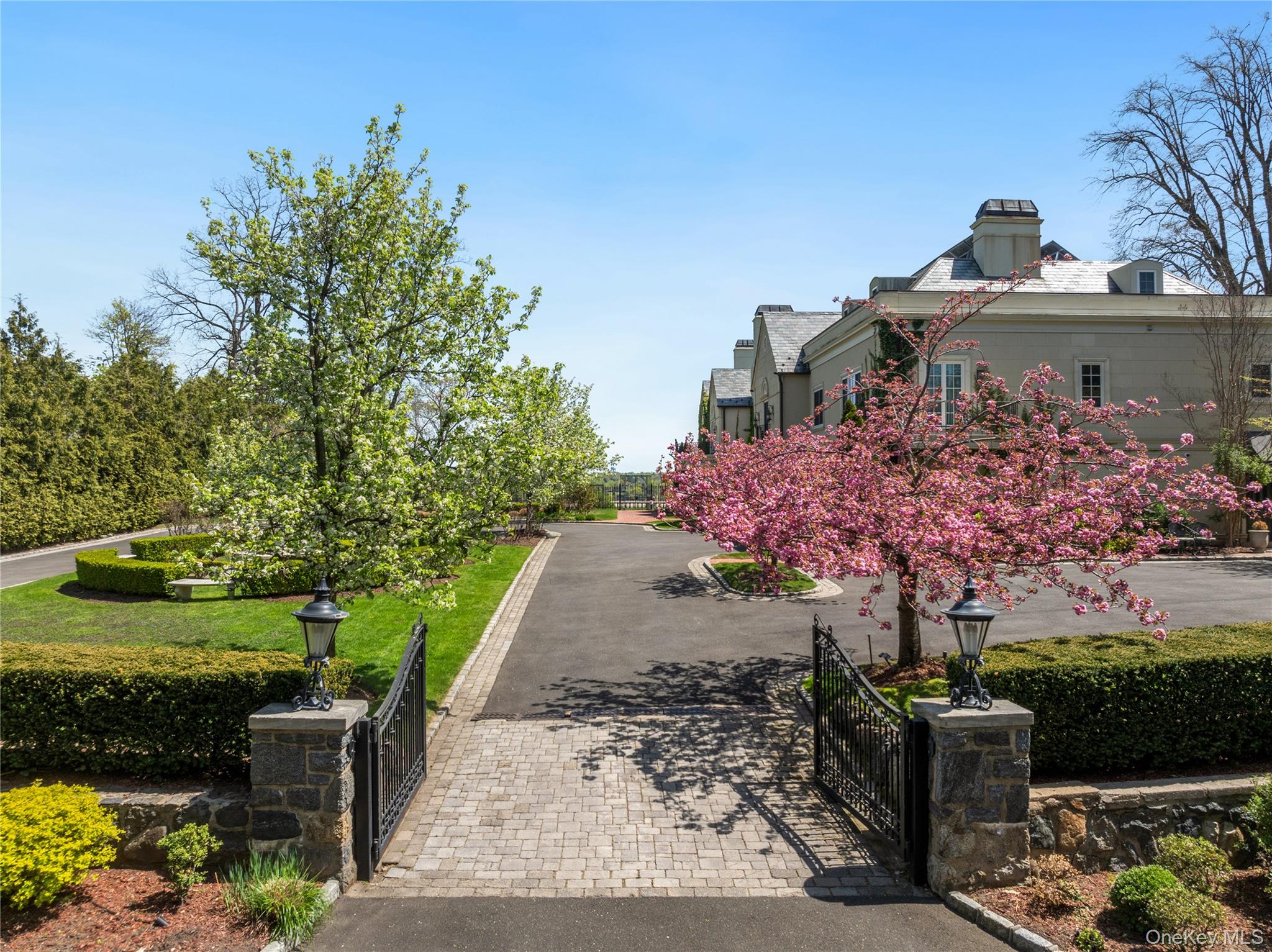 6B Blue Sea Lane, Great Neck, NY 11024