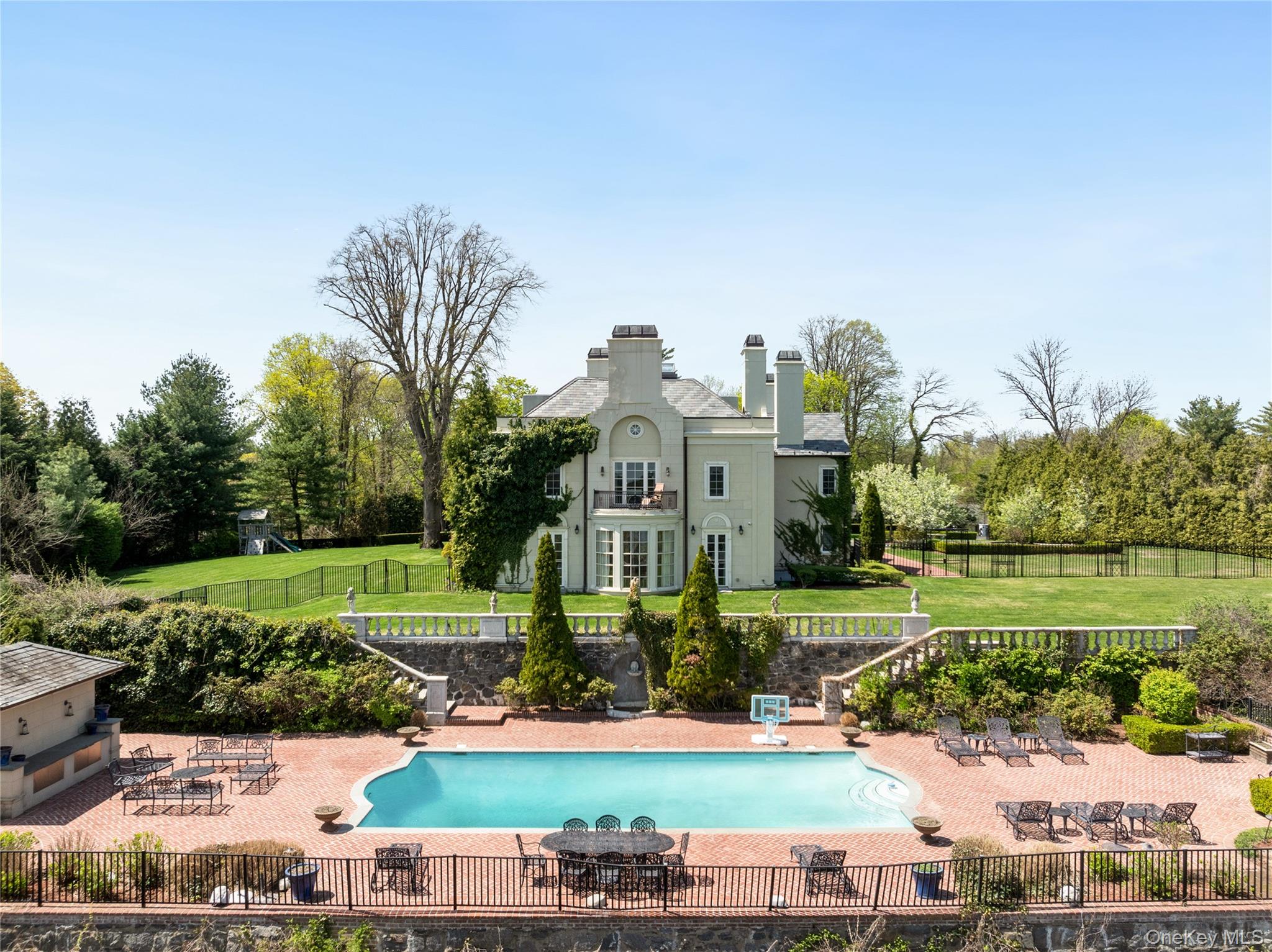 6B Blue Sea Lane, Great Neck, NY 11024