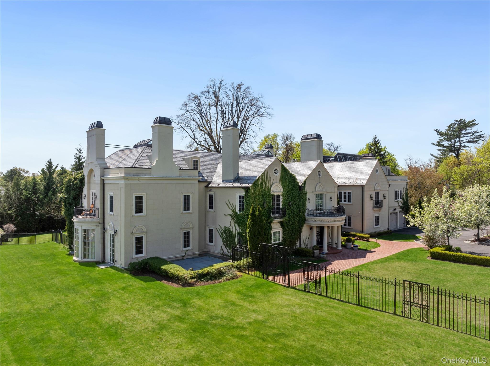 6B Blue Sea Lane, Great Neck, NY 11024