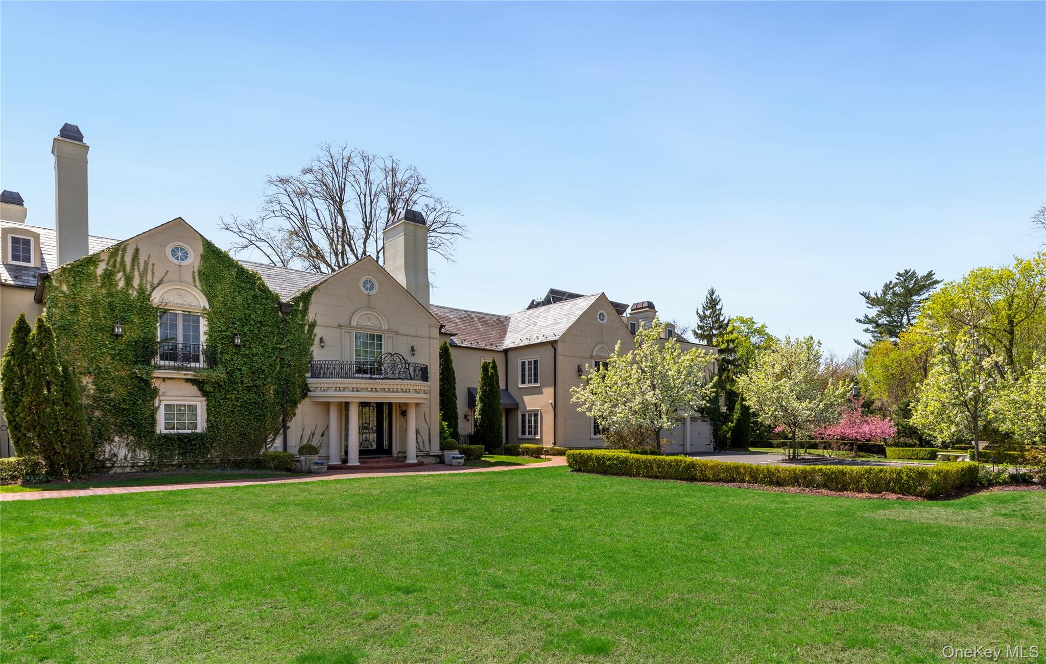 6B Blue Sea Lane, Great Neck, NY 11024