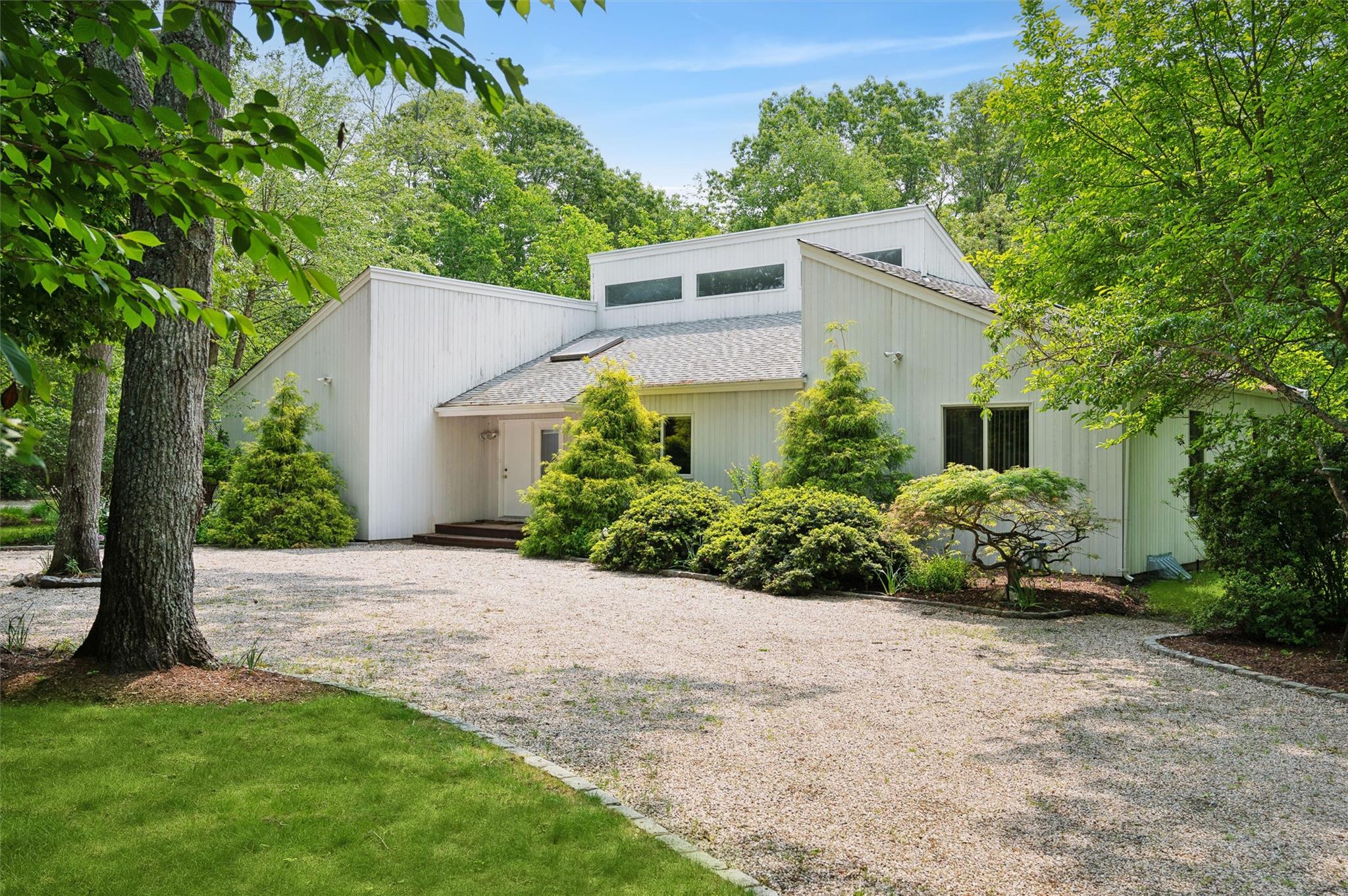 8 Midhampton Court, Quogue, NY 11959