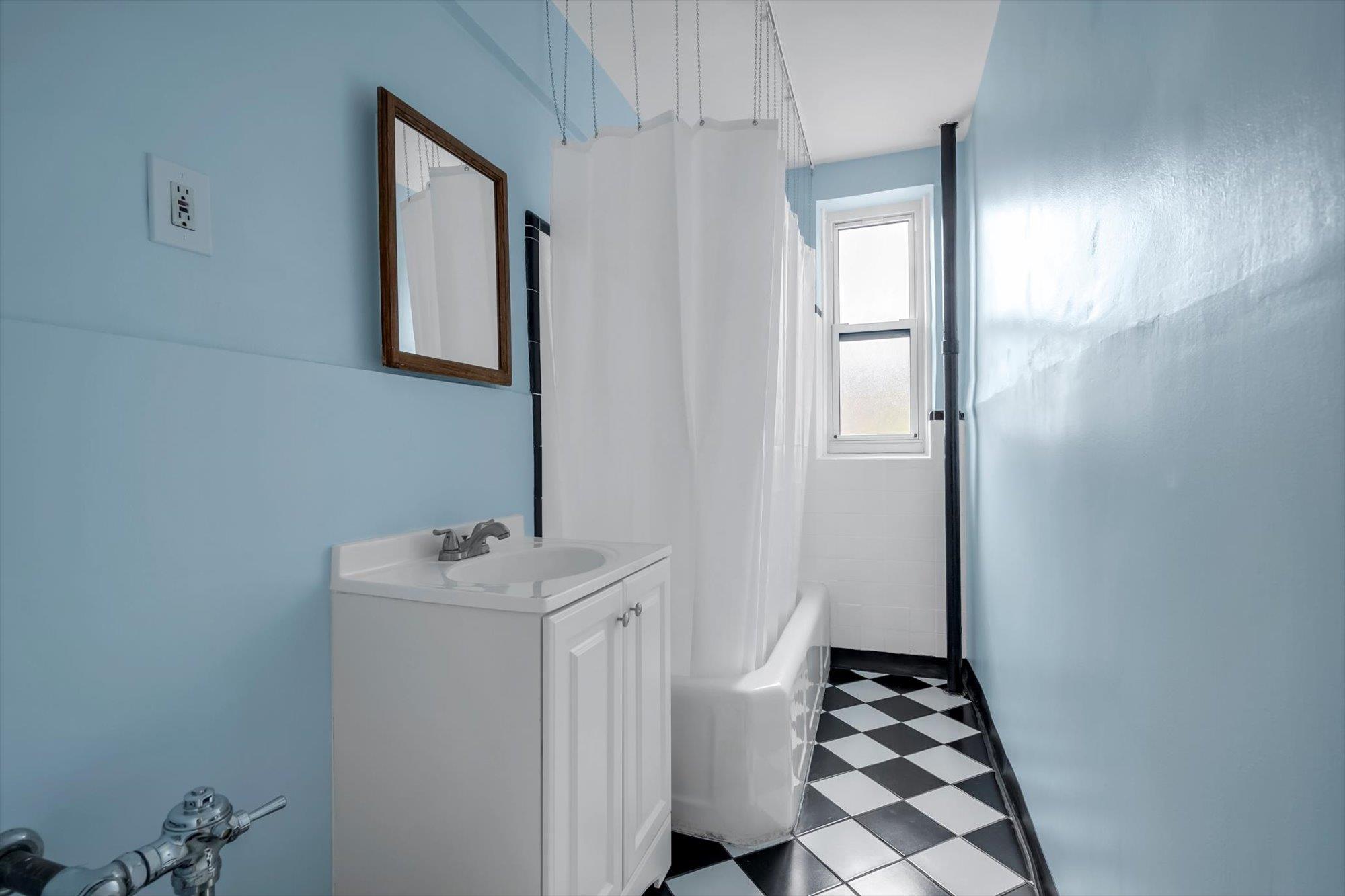 8801 35th Avenue # 4H, Jackson Heights, NY 11372