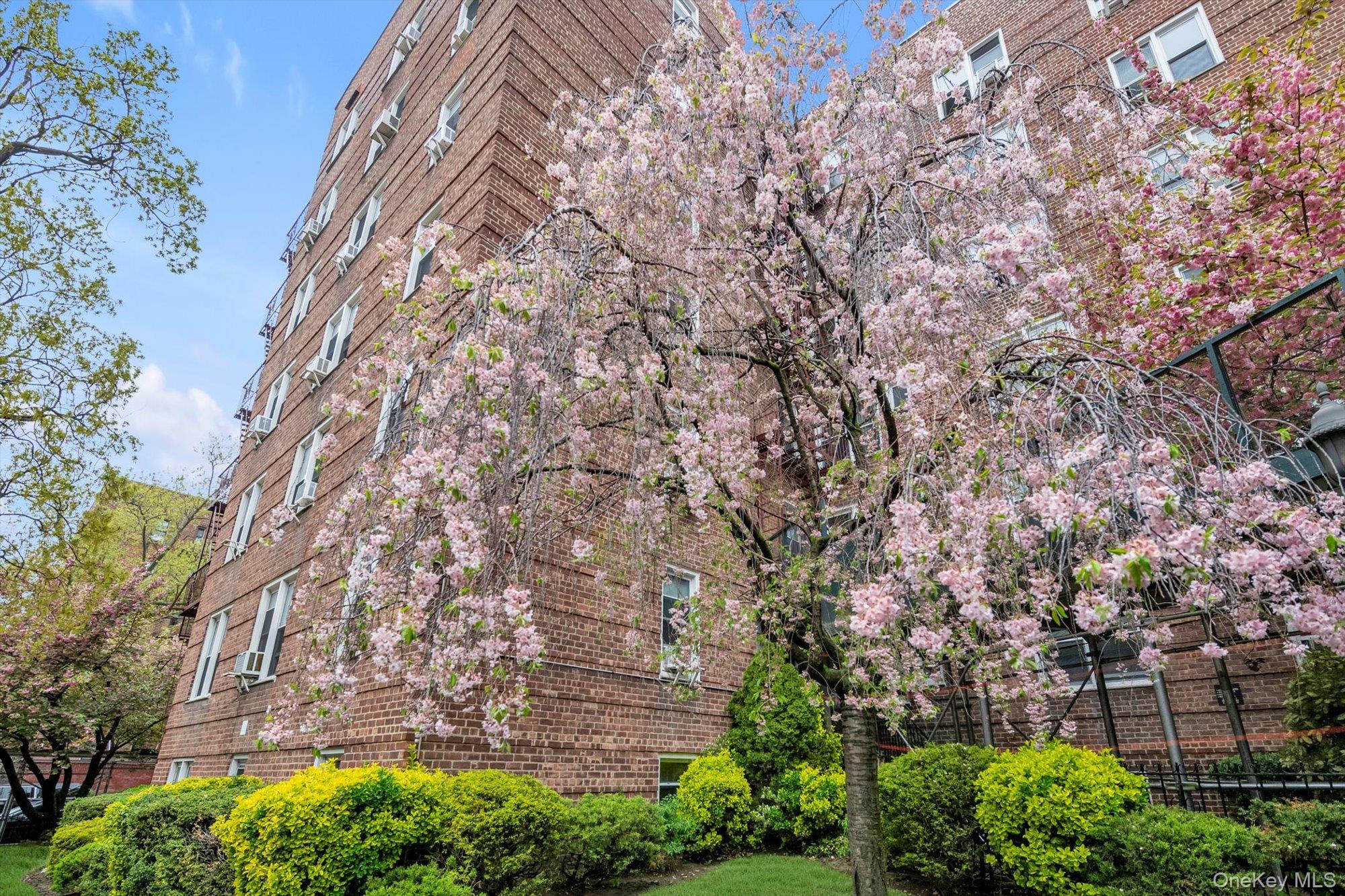 88-01 35th Avenue # 4H, Jackson Heights, NY 11372