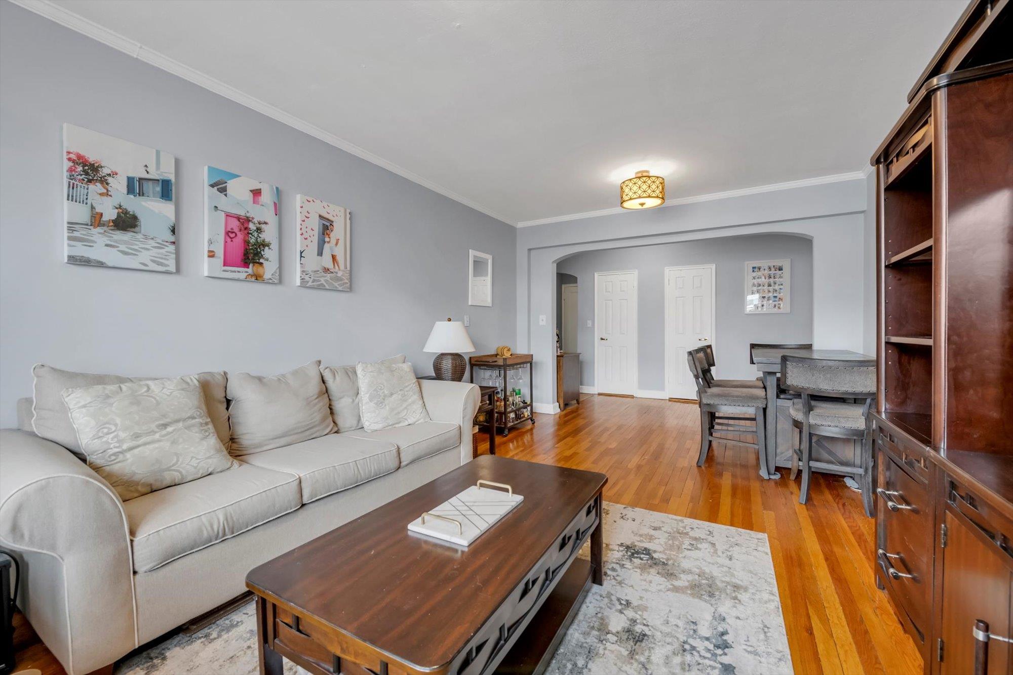 1 Town House Place # Apt 2E, Great Neck, NY 11021