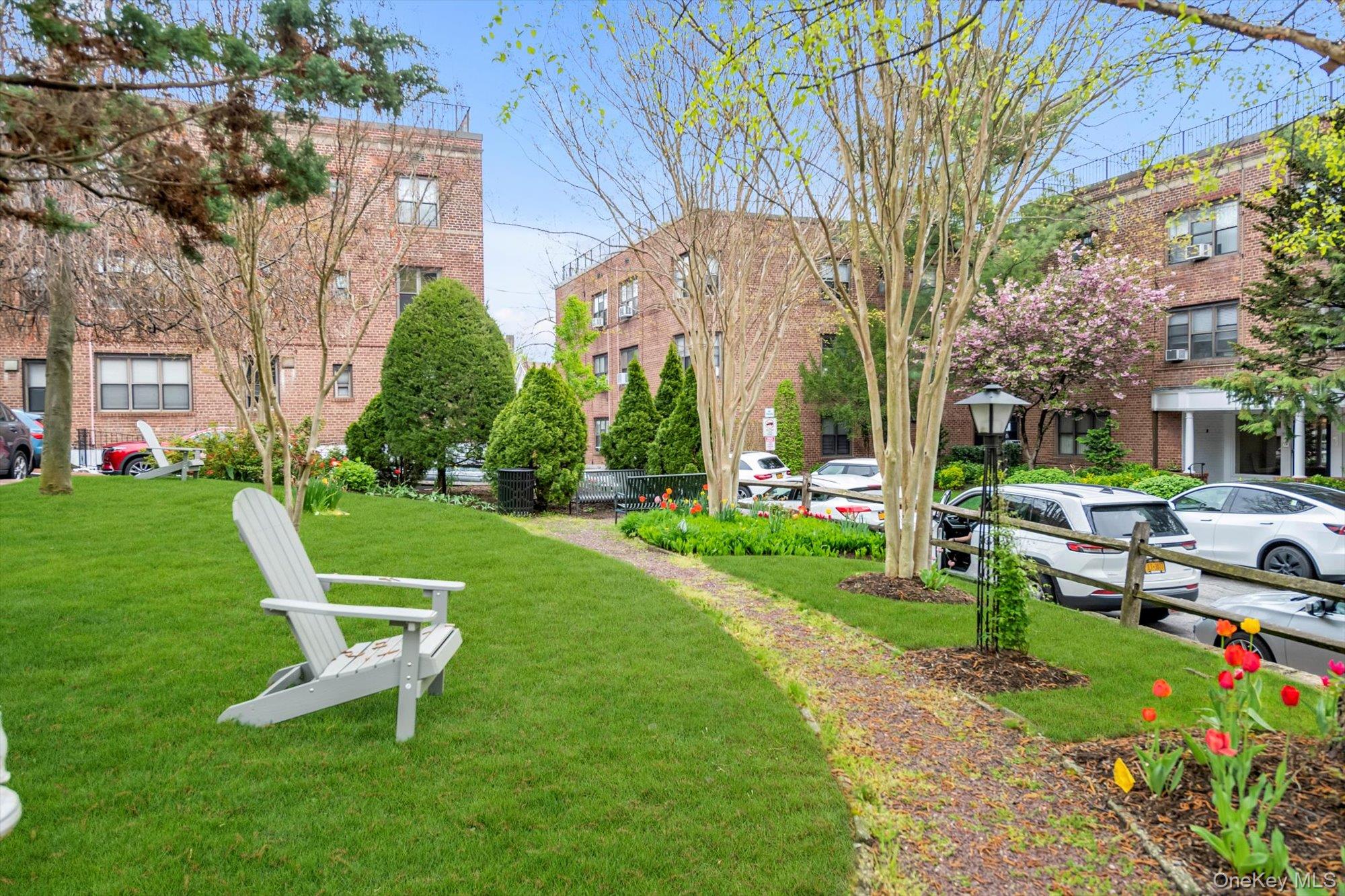 1 Town House Place # Apt 2E, Great Neck, NY 11021