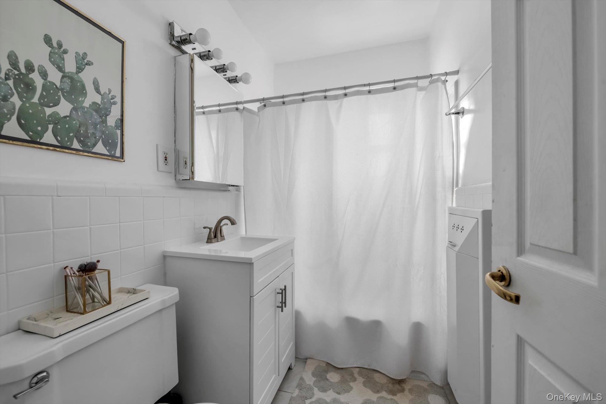 1 Town House Place # Apt 2E, Great Neck, NY 11021