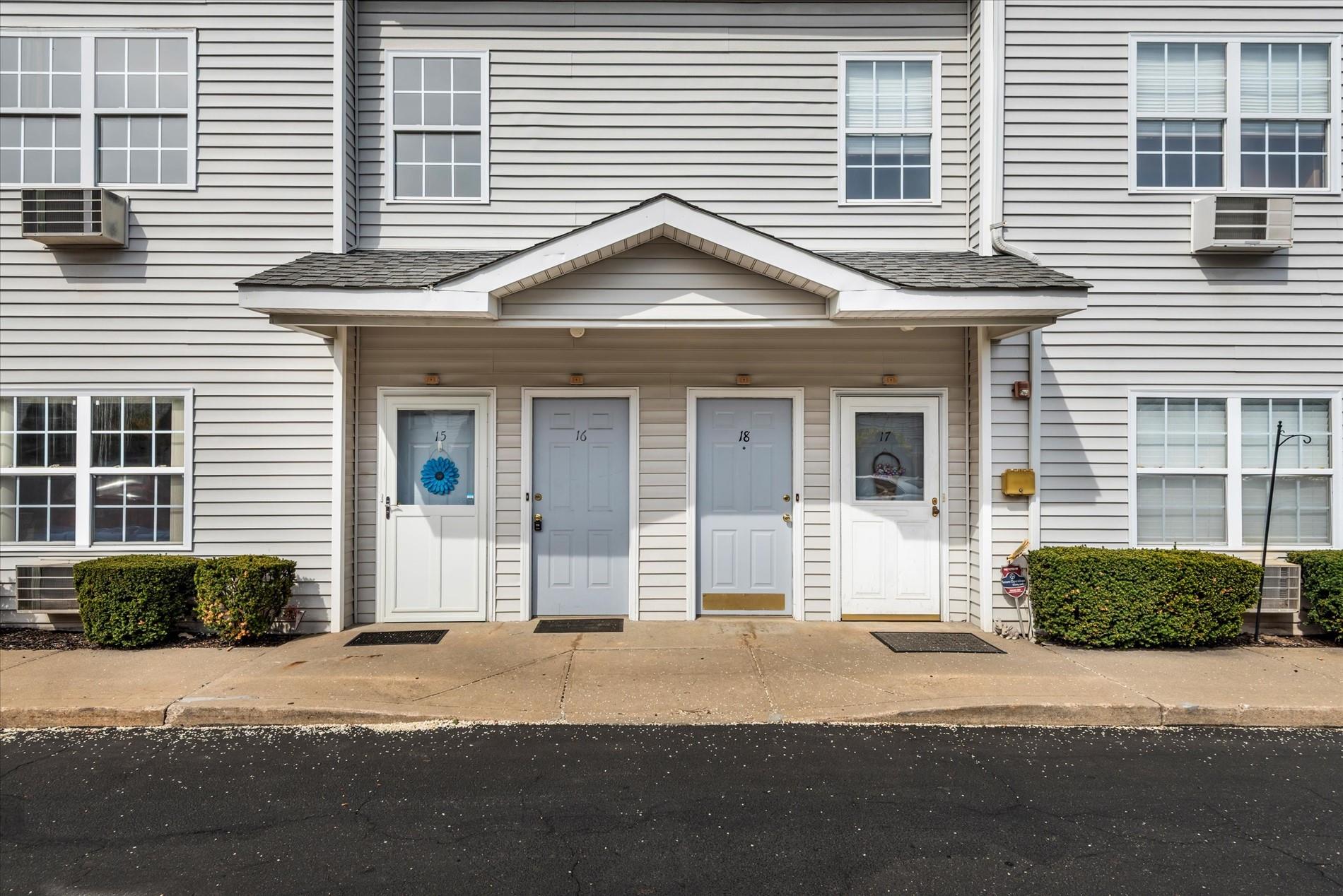 197 Fulton Street # 16, Farmingdale, NY 11735
