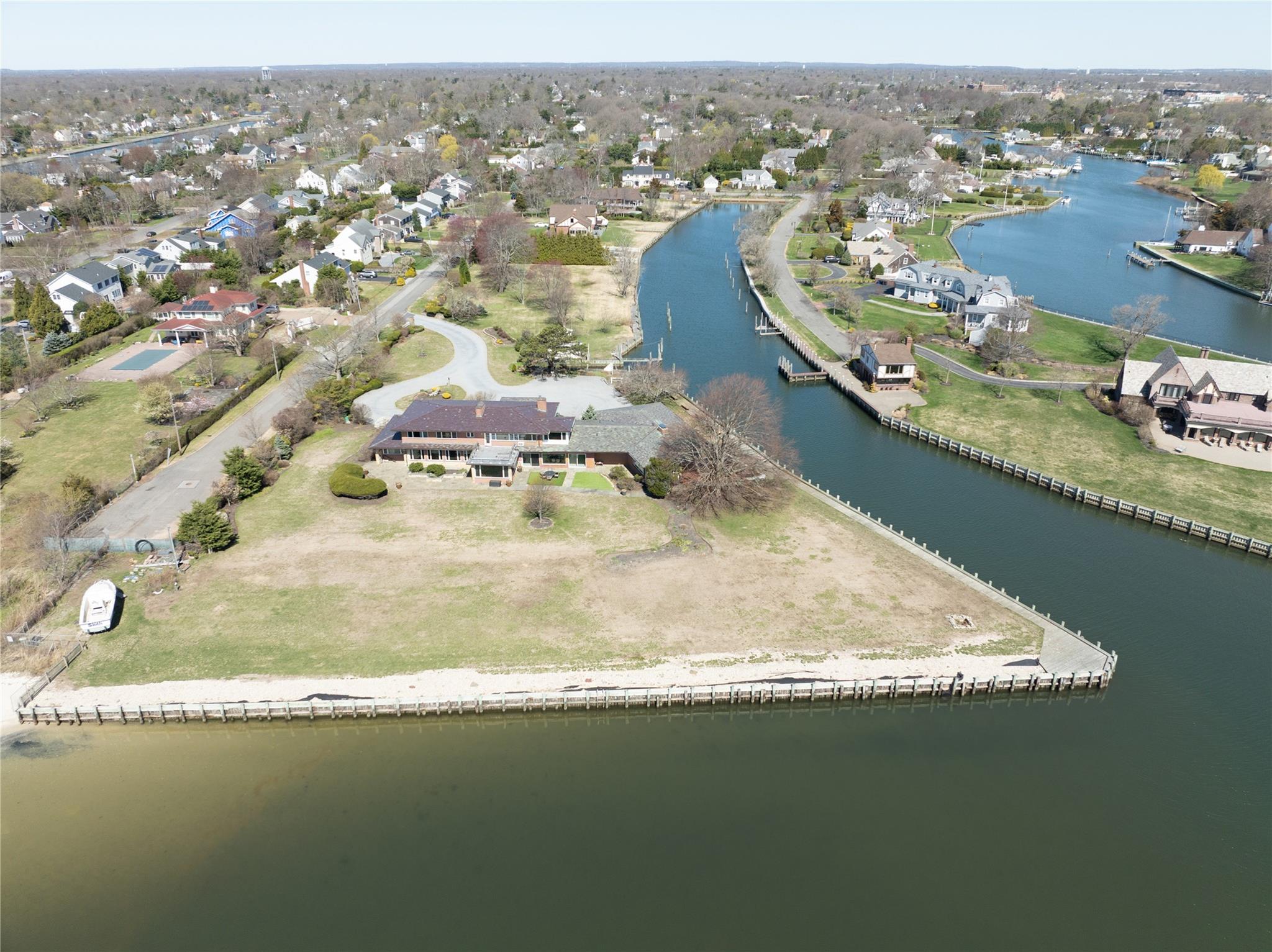 101 West Lane, Bay Shore, NY 11706