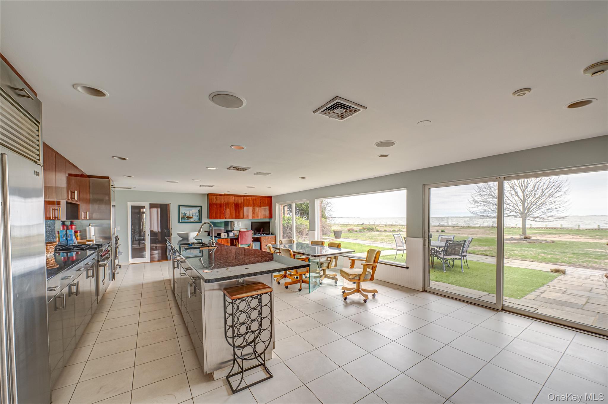 101 West Lane, Bay Shore, NY 11706