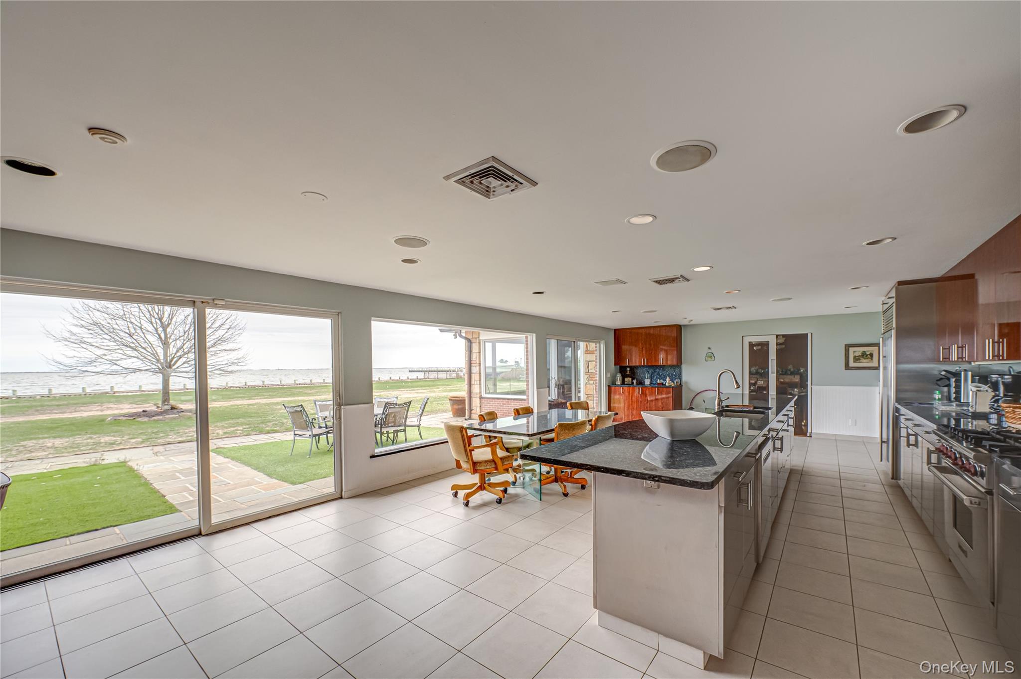 101 West Lane, Bay Shore, NY 11706