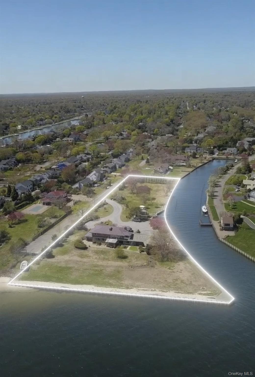 101 West Lane, Bay Shore, NY 11706