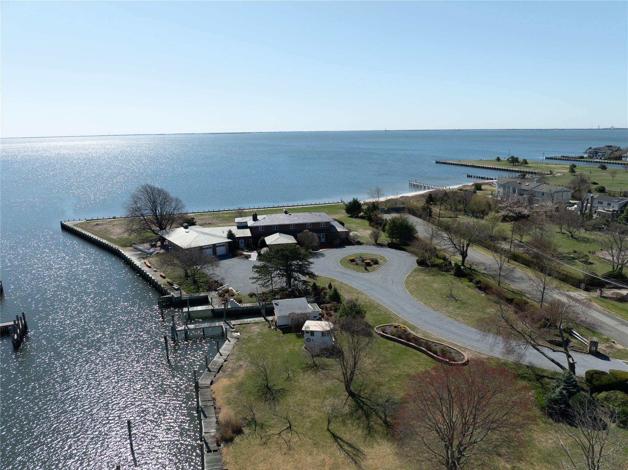 101 West Lane, Bay Shore, NY 11706